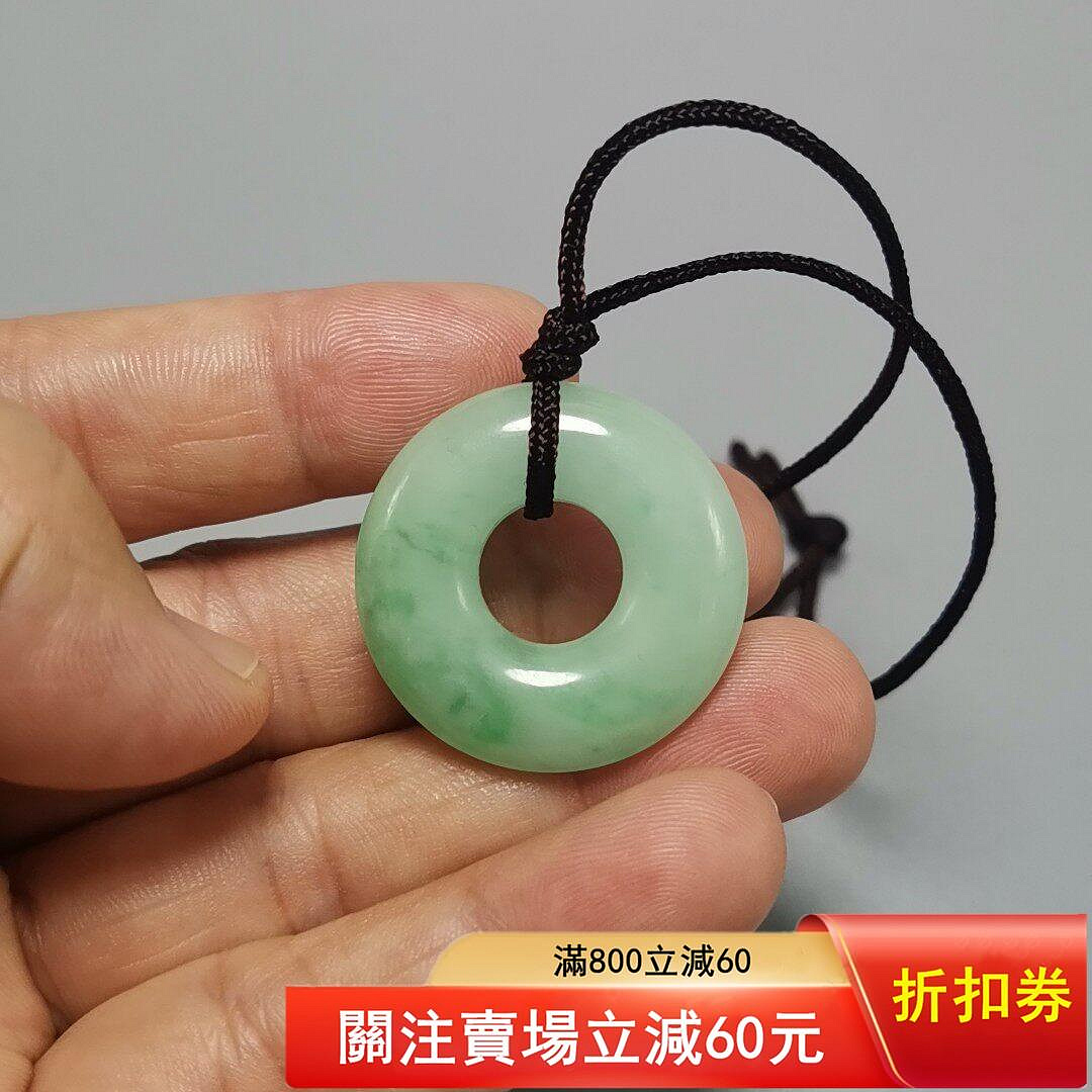 老坑翡翠平安扣，尺寸30.23mm，翠色糯種，玉質細膩通透配黑色編織掛繩