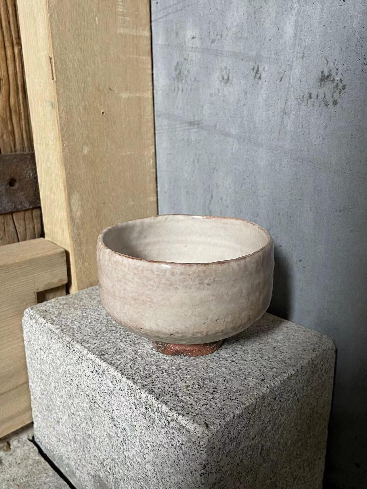 昭和年間森島一伸創作萩燒抹茶碗，附原木盒裝，高8釐米、口徑12.5釐米