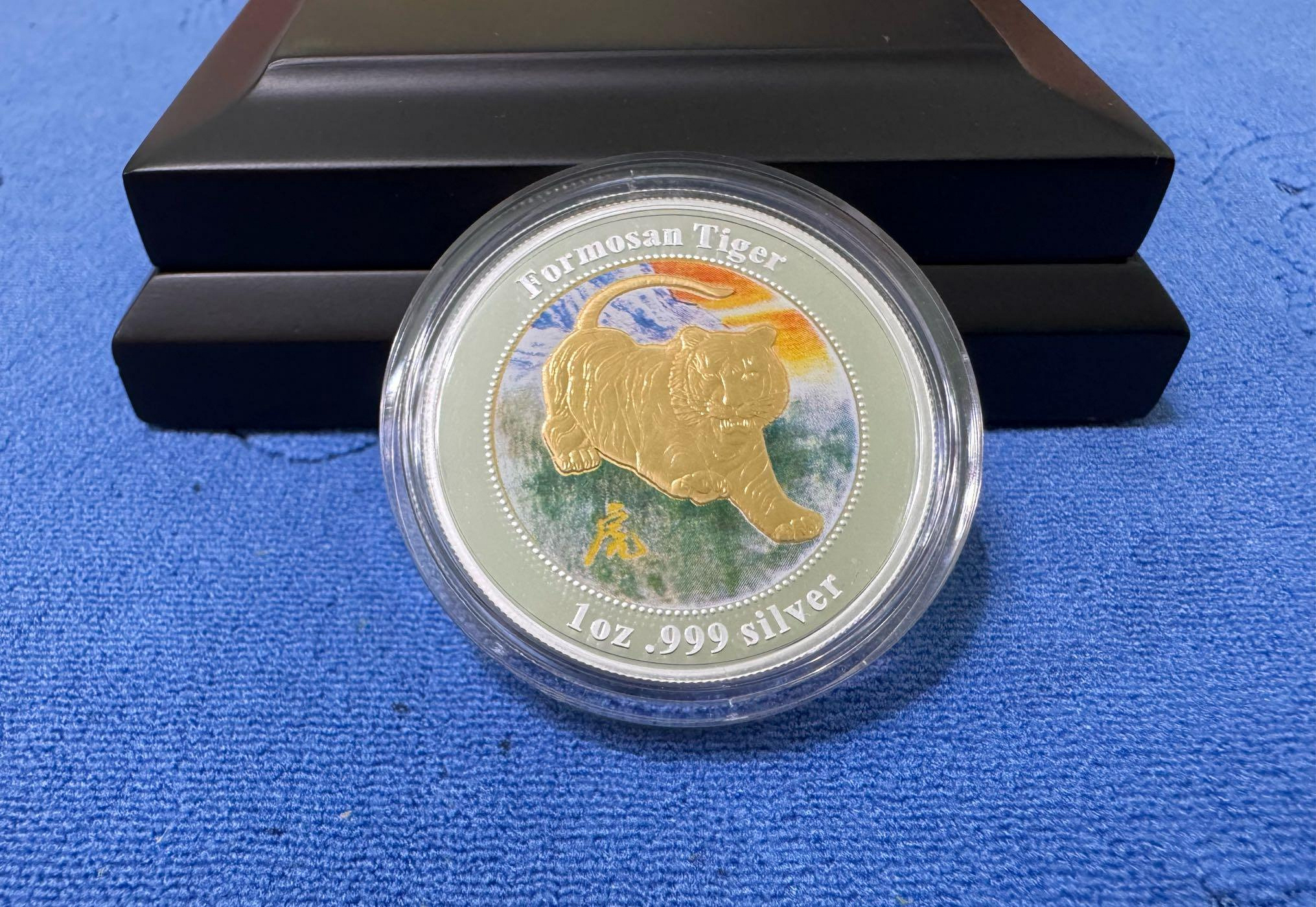 西元2010年發行，澳大利亞虎年純銀鍍純金彩色紀念幣，虎震江山，1英兩