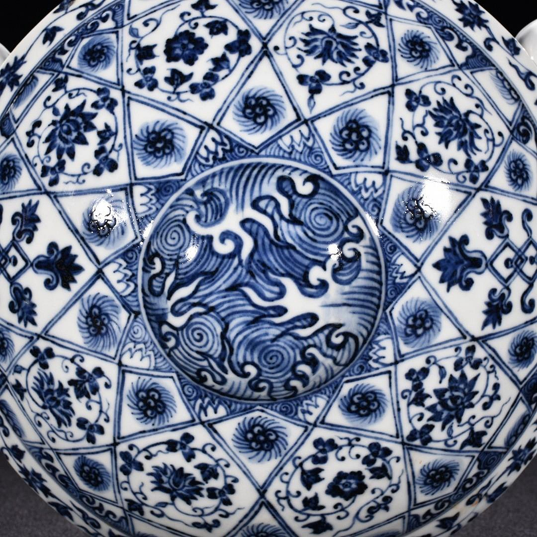 時代　青磁　花卉紋鉢　アンティーク　送料込み269714 旧藏 明代 永樂年制 青花幾何花卉紋 扁瓶 箱付き ・古陶磁器 ・珍品旧