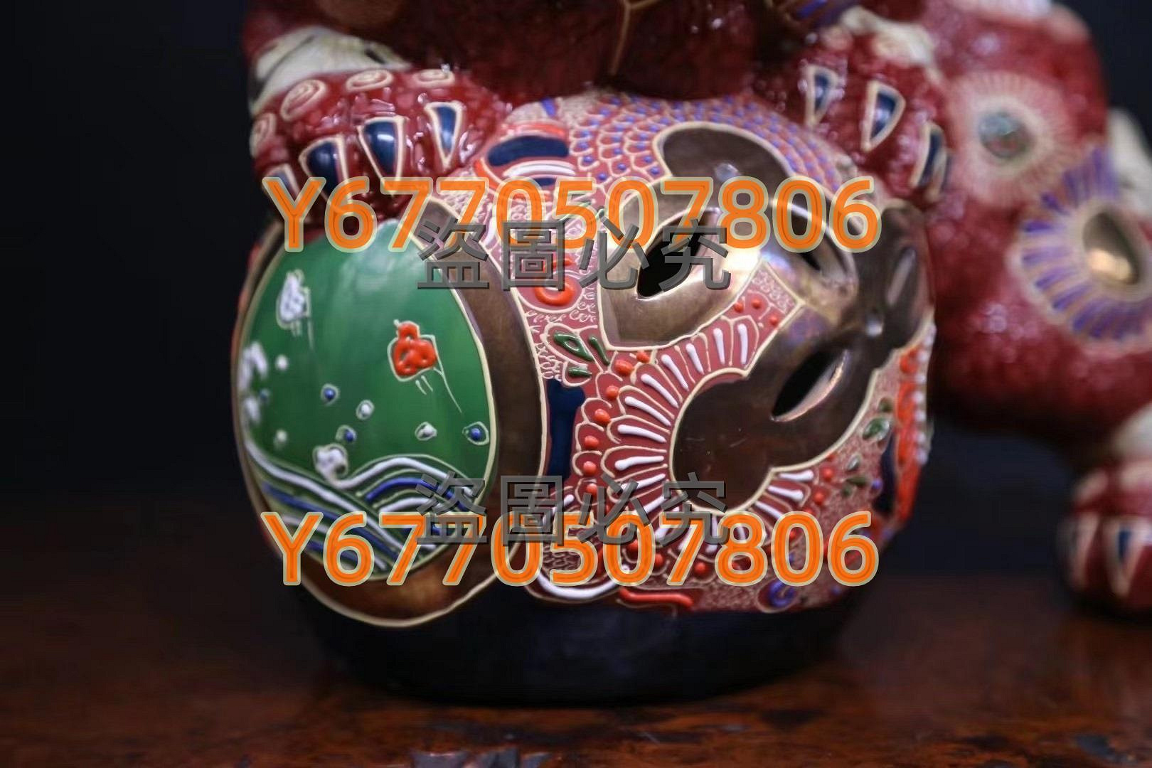 九谷八幡窯　獅子　陶器置物　緑と金の装飾　ヴィンテージ 週末セール！】九谷八幡窯 獅子 陶器置物 緑と金の装飾 ヴィンテージ