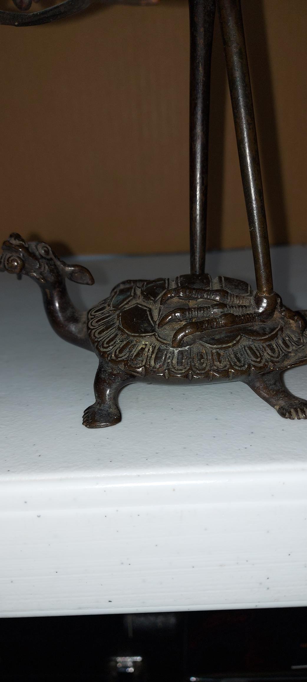 明清外銷日本銅燭台（仙鶴踏龍龜啣蓮枝），底部款識：大明宣德年製，約