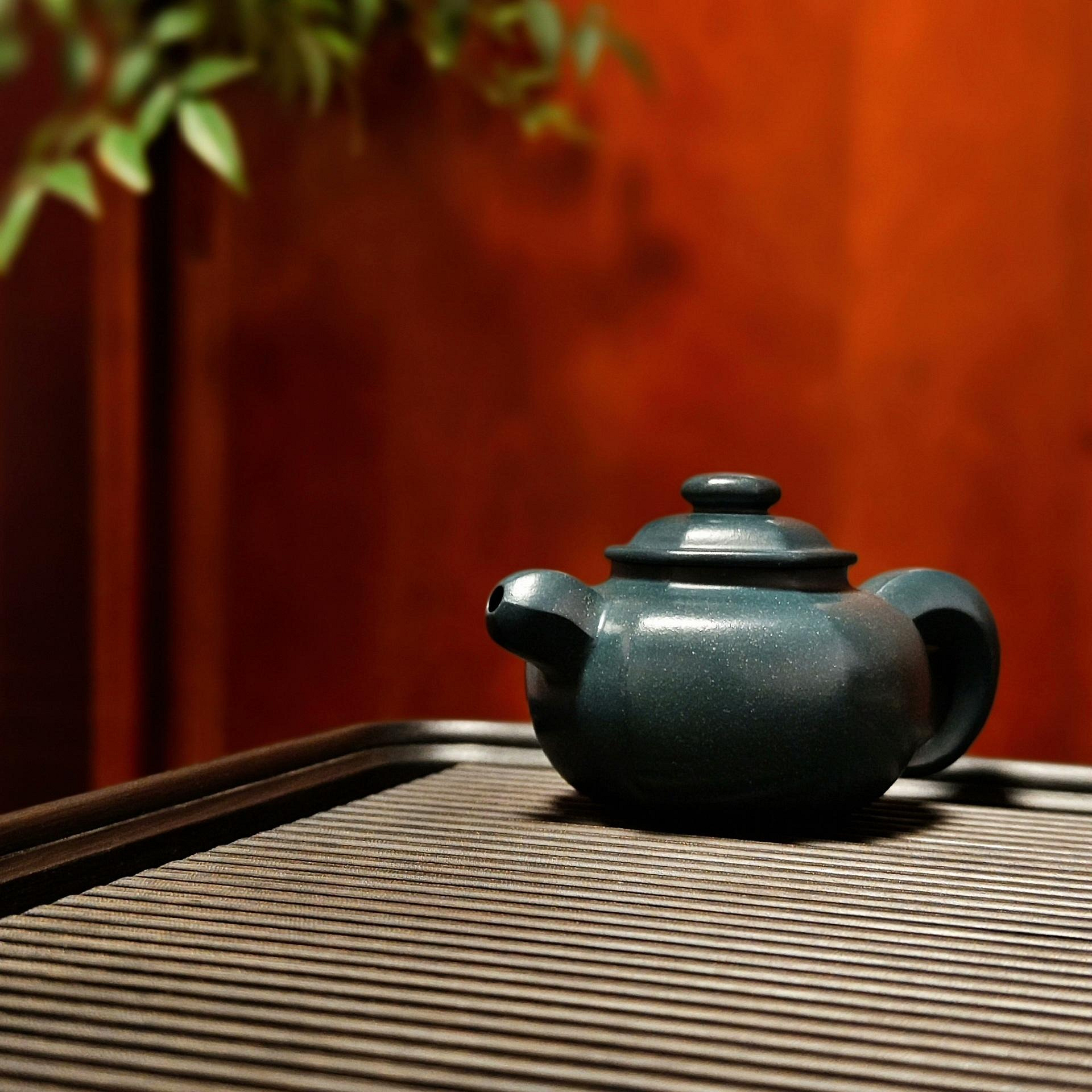中国古美術 紫砂壺 六方壺 梅蘭竹菊刻紋 底款:徐漢棠 原鉱紫泥 茶壺 煎茶道具 嚴選道洪六方紫砂壺民國原礦綠泥現代工藝珍藏原創力作200cc茶器宜賞宜