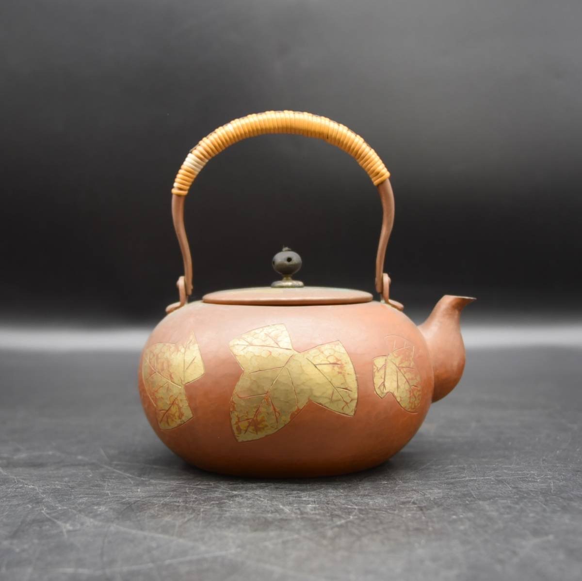 玉川堂 茶道具 葉文 古い玉川堂葉文茶器セット（銀つまみ湯沸かし）鎚起銅器【極上品