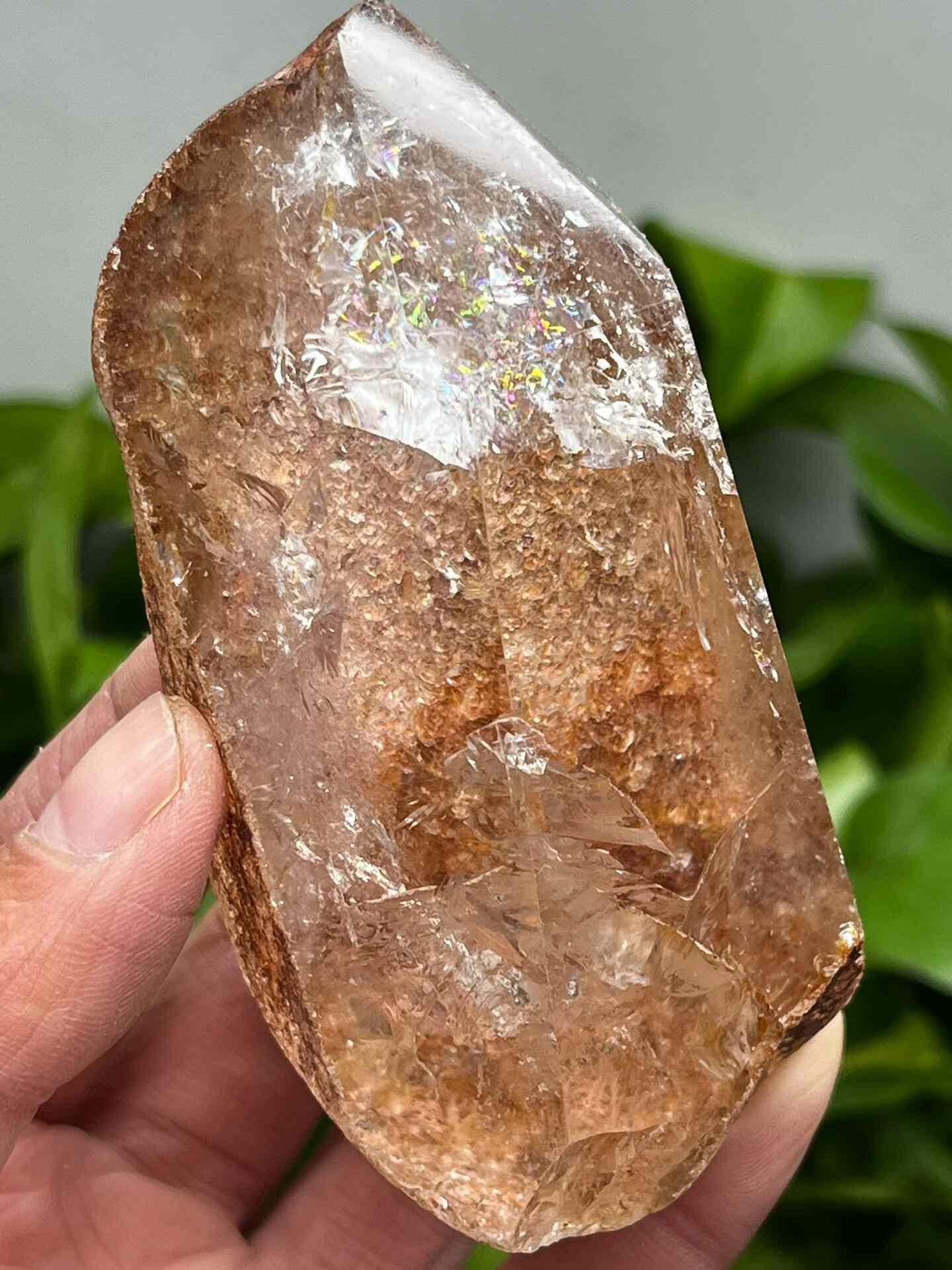嚴選天然東海水晶原石，重254克，毫釐鑲刻盡顯精妙。所見即所得，珍藏