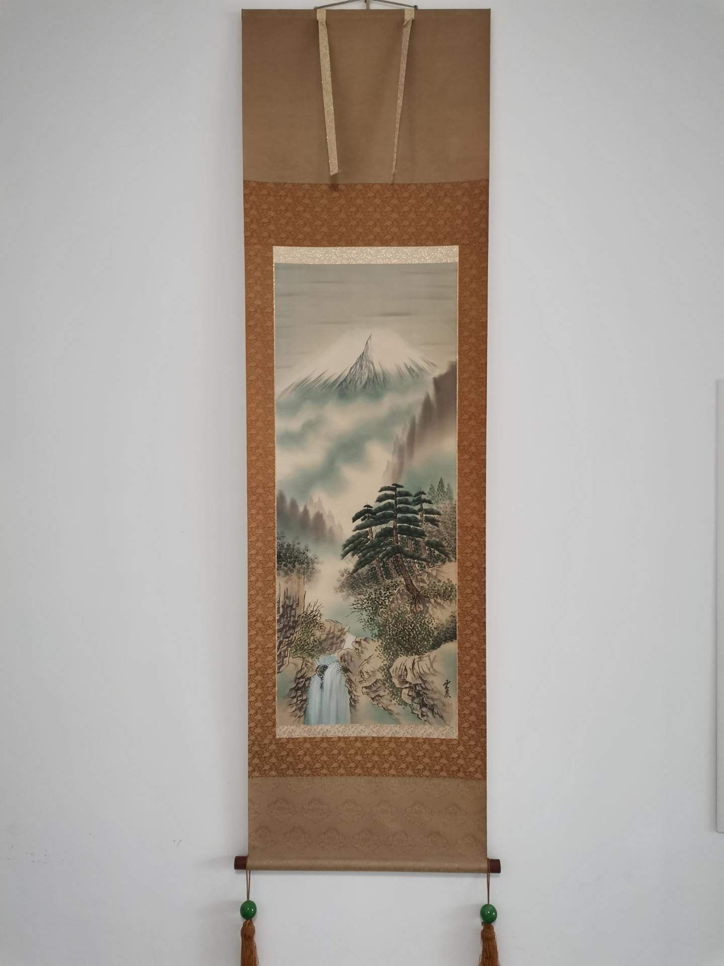 嚴選日本回流字畫掛軸，雲泉山水絹本綾裱，187cm古董級藝術品，木制軸