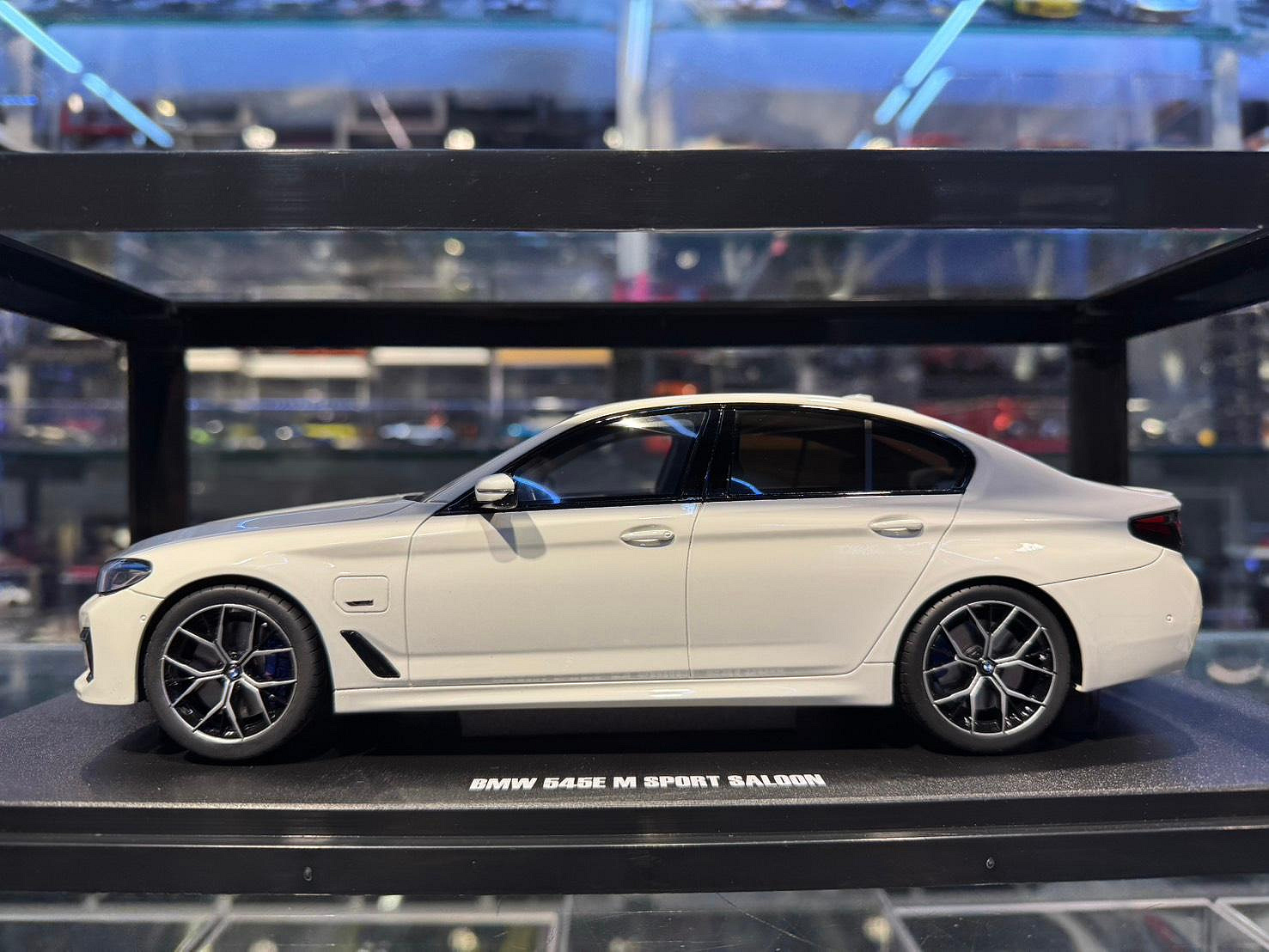 吉華@ 1/18 GT SPIRIT GT496 BMW 545E X Drive SALOON M Sport | Yahoo拍賣