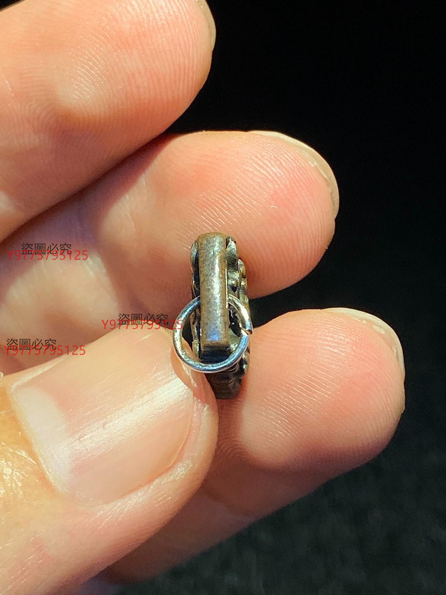 藏傳老紫利馬銅茲巴扎經書扣側掛配飾（編號0204） 參考尺寸高14.7mm 寬