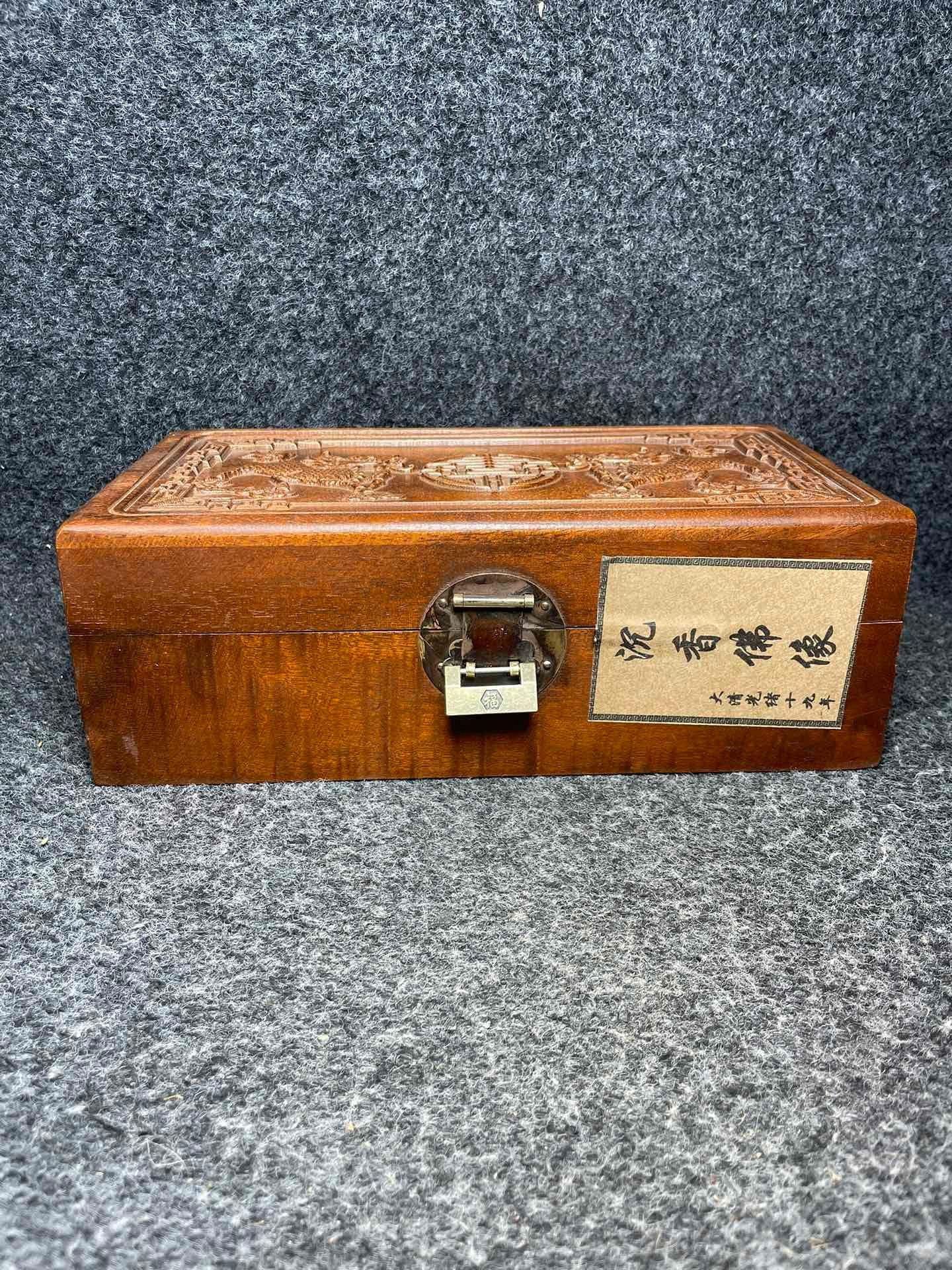 花梨木鑲嵌螺鈿內放沉香佛像盲盒盒尺寸長寬高28/15/9公分150號5068