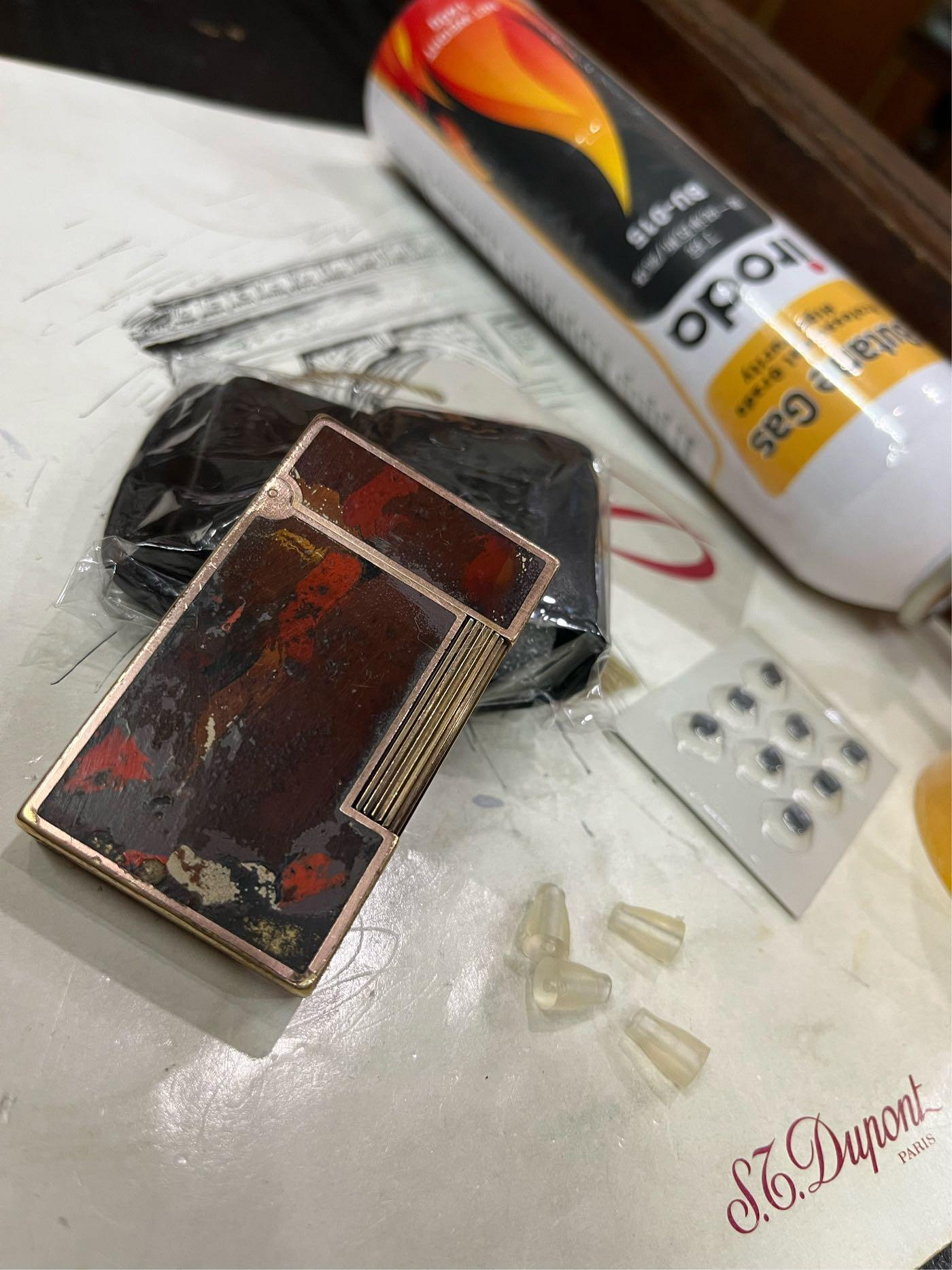 都彭打火機～真品中古～（響音結實）全粒保養好．附配件如圖．免郵資～（無賣新型內改塑膠瓦斯筒．不良欠件機．仿冒機）