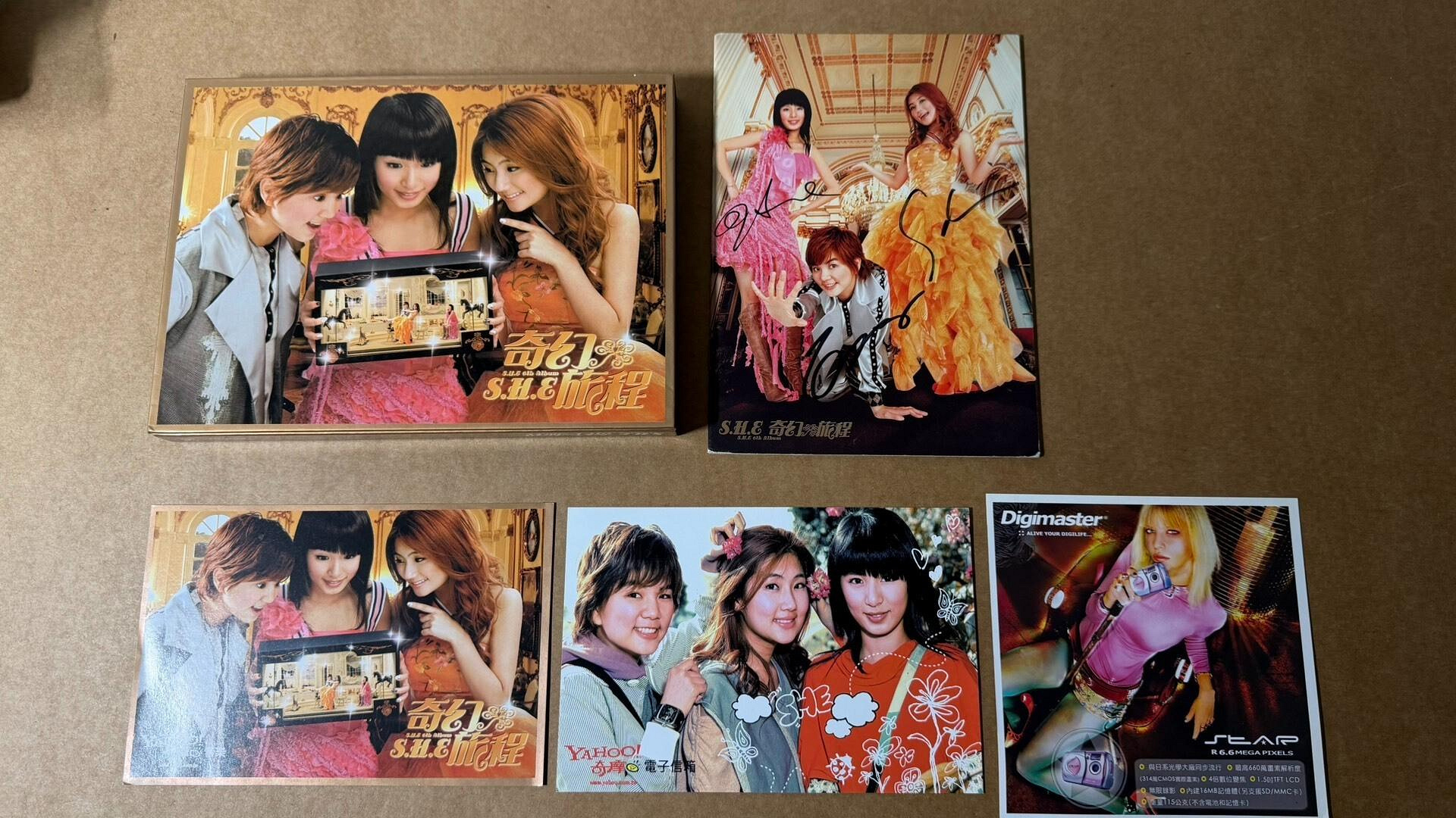 S.H.E簽名奇幻旅程臺灣奇幻版CD+VCD 品相如圖所示保存良好整體品相99新