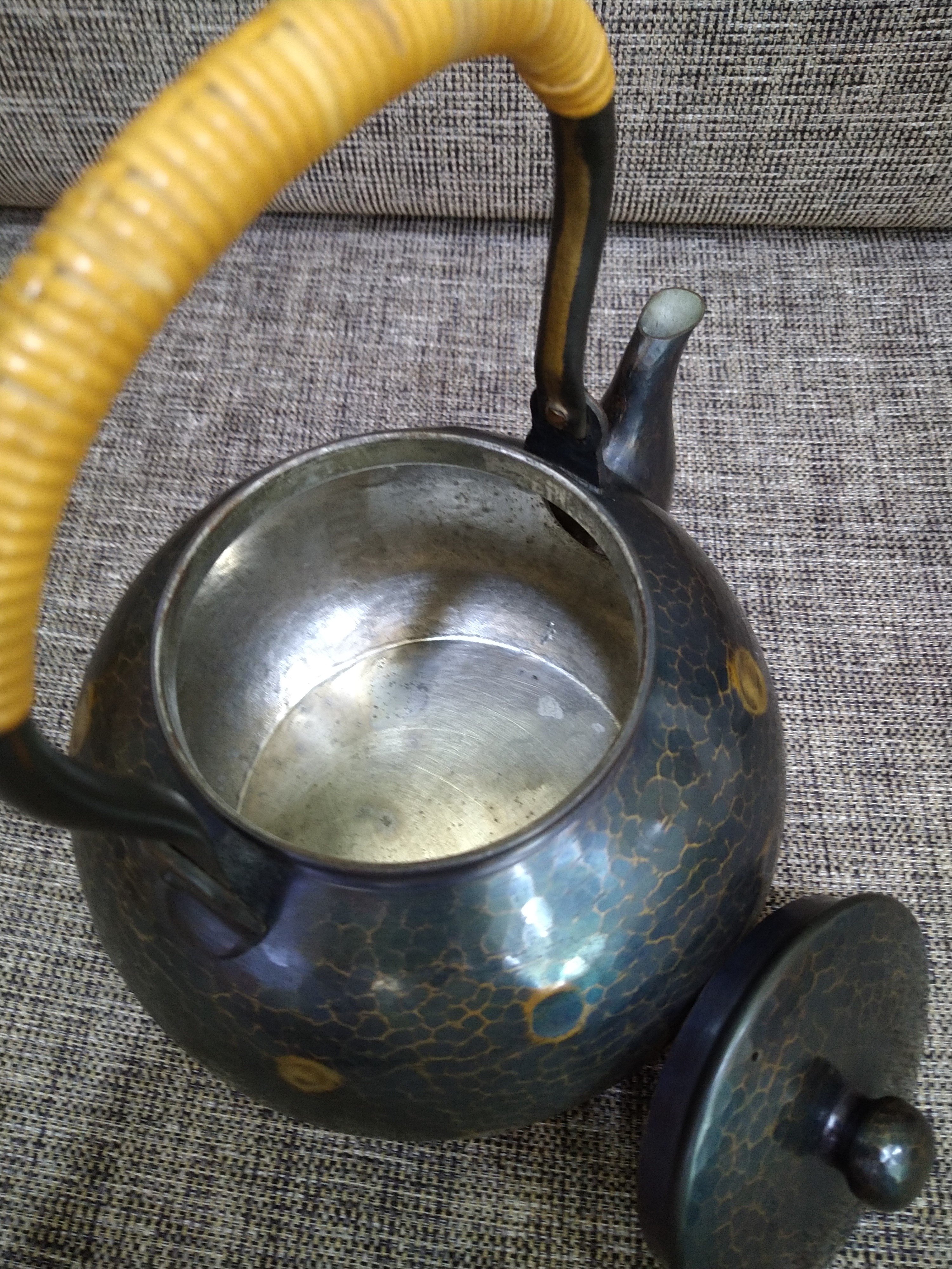 治芳燕堂造 鎚起銅製 紫金色鎚目紋湯沸☆ 【