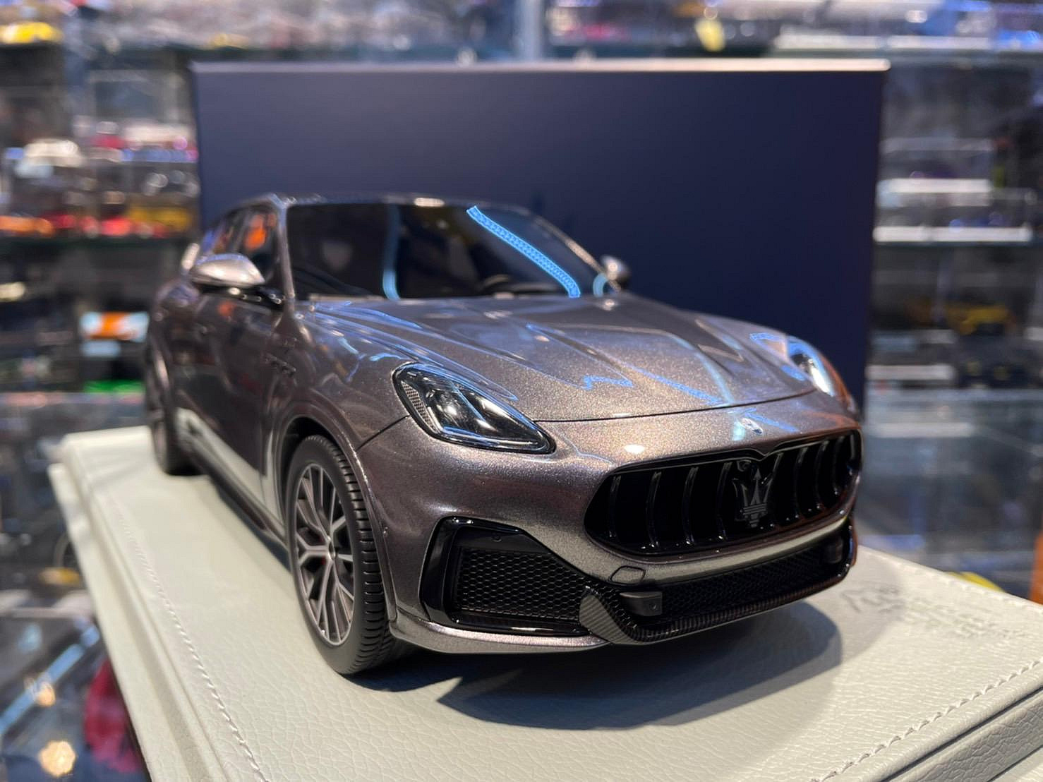 吉華@ 1/18 BBR P18220C Maserati Grecale Trofeo Grigio Lava
