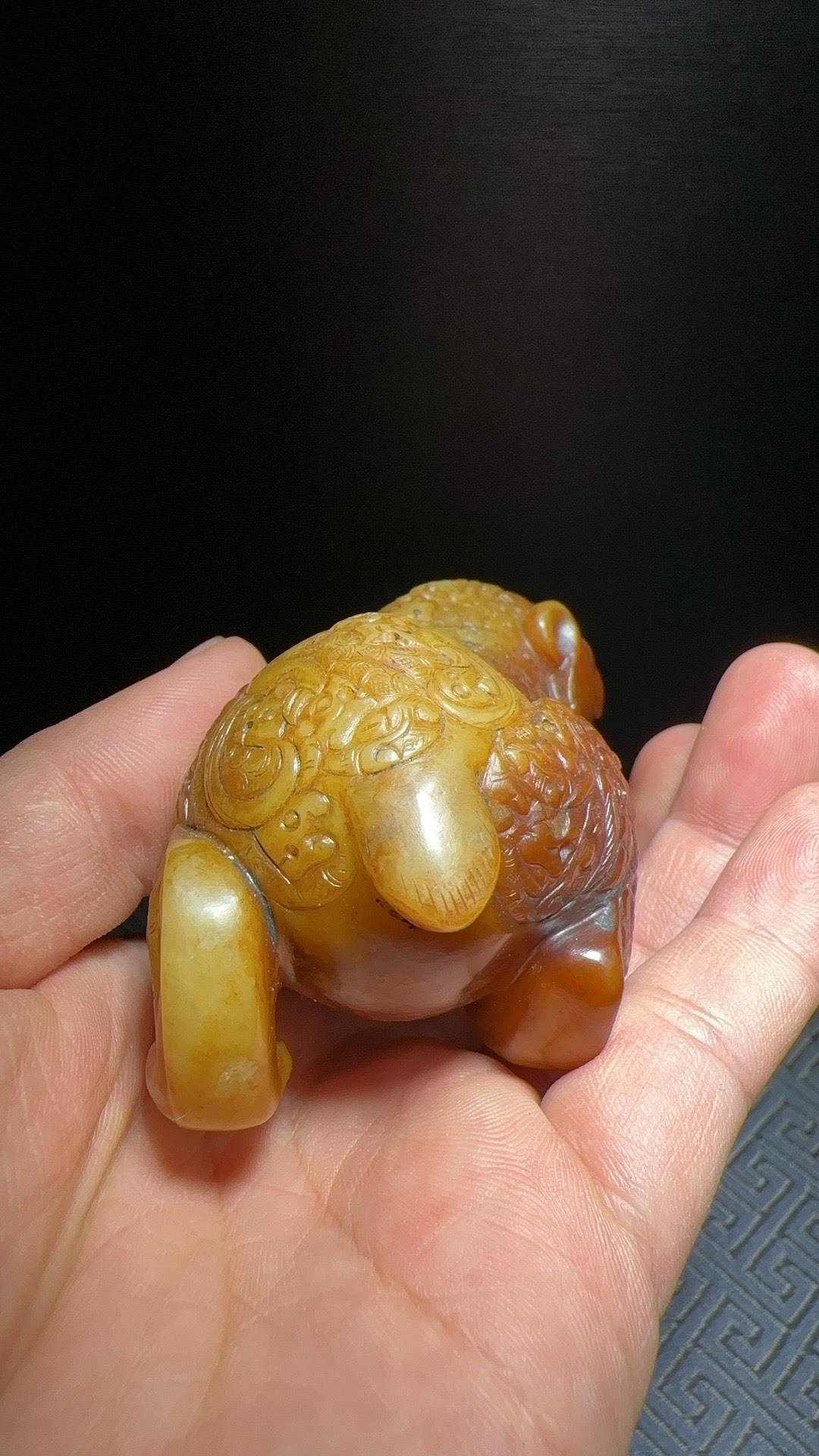 舊高古玉，戰漢玉器，老玉和田玉玉熊造型獨特，工藝精湛，玉質飽細膩