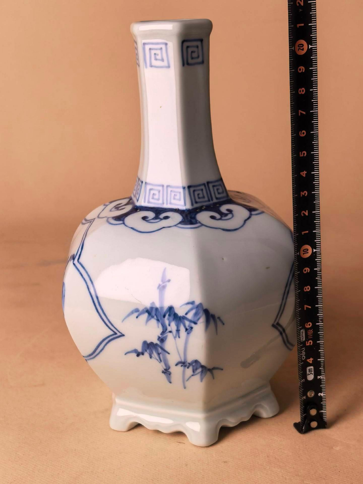 嚴選李朝白瓷青花六棱賞瓶，日本回流古董級瓷器，青花繪工細膩花鳥竹子