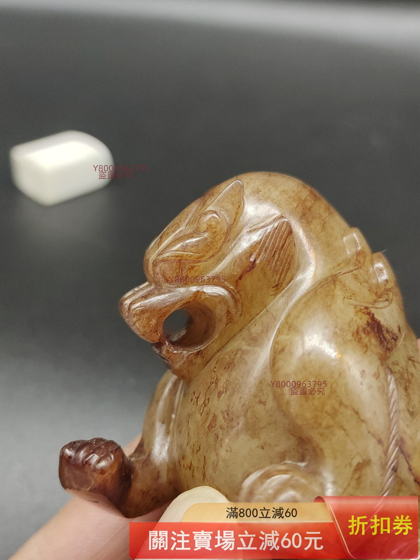 高古玉器收藏老和田玉古玉老玉の透かし彫りにした瑞獣の美しい色平安玉の玉飾り玉T 古玉老玉高古玉和田玉瑞獸把，玉質細膩，雕工精美，造型生動，包漿自然