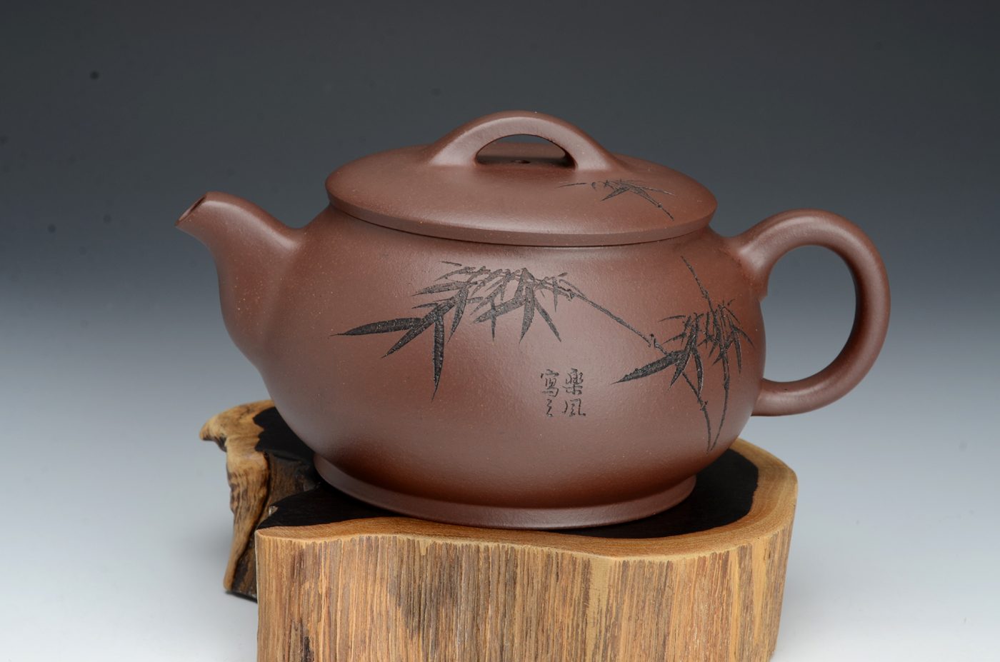 茗壺軒】中國唯美新勢力-吉菲-吳敏峰伉儷合璧之作《漢瓦壺》再現雙刀雕