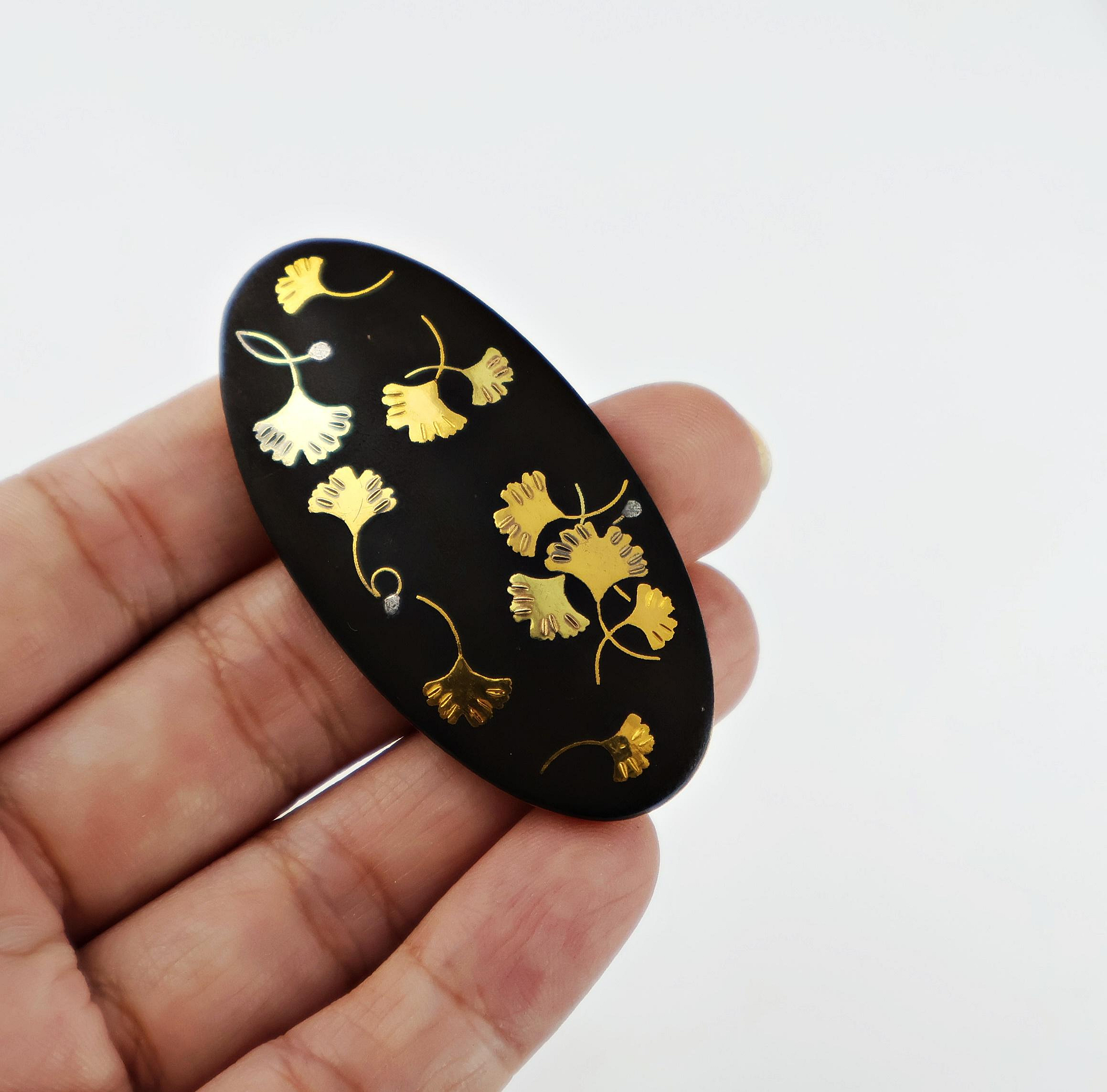 純銀製　緒締　鶴　金象嵌　骨董古美術　在銘 純銀製 緒締 鶴 金象嵌 骨董古美術 在銘