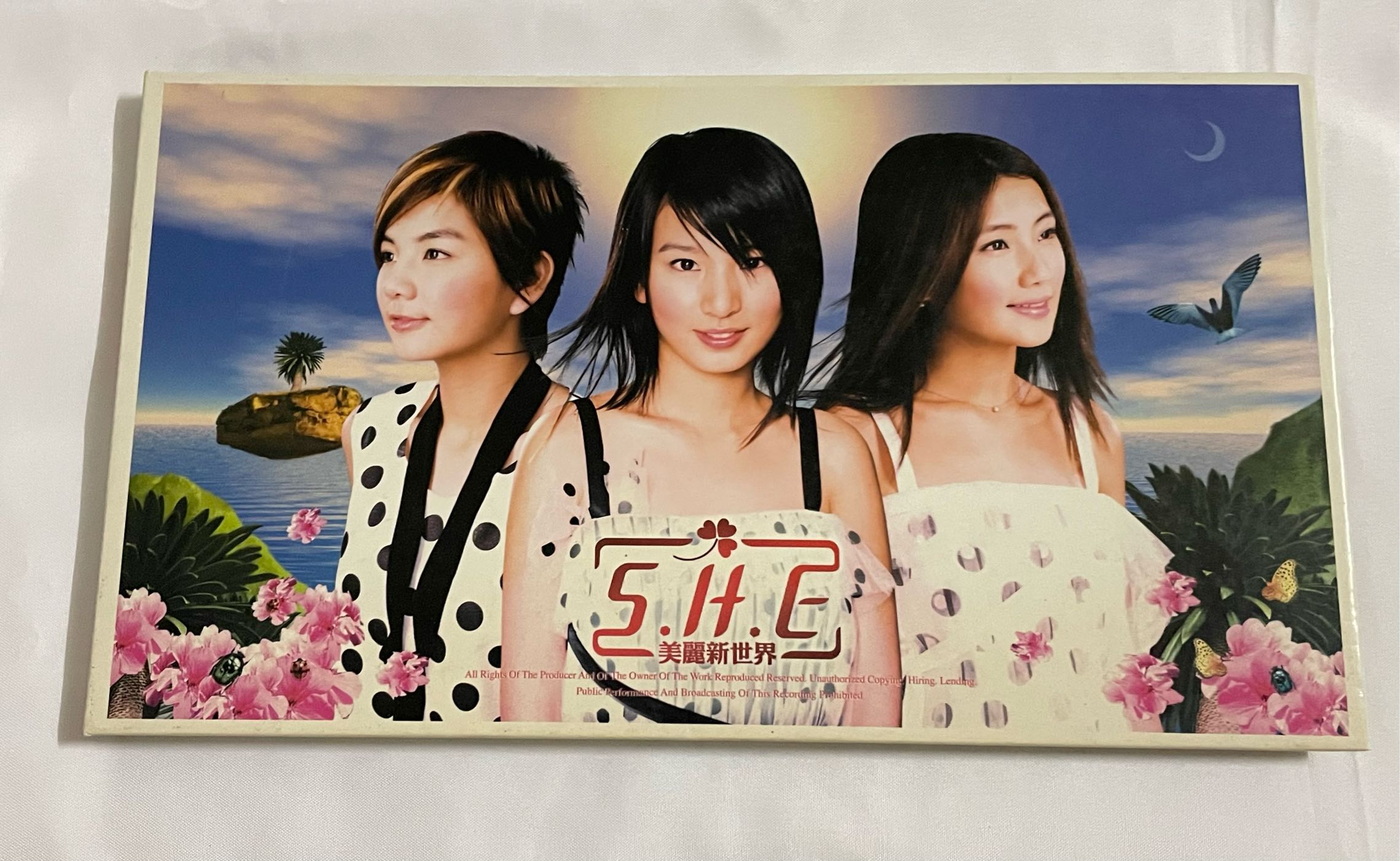 S.H.E SHE 美麗新世界 台湾盤CD+VCD 新品未開封 SHE 美麗新世界「長條首版」～二手CD+VCD | Yahoo拍賣