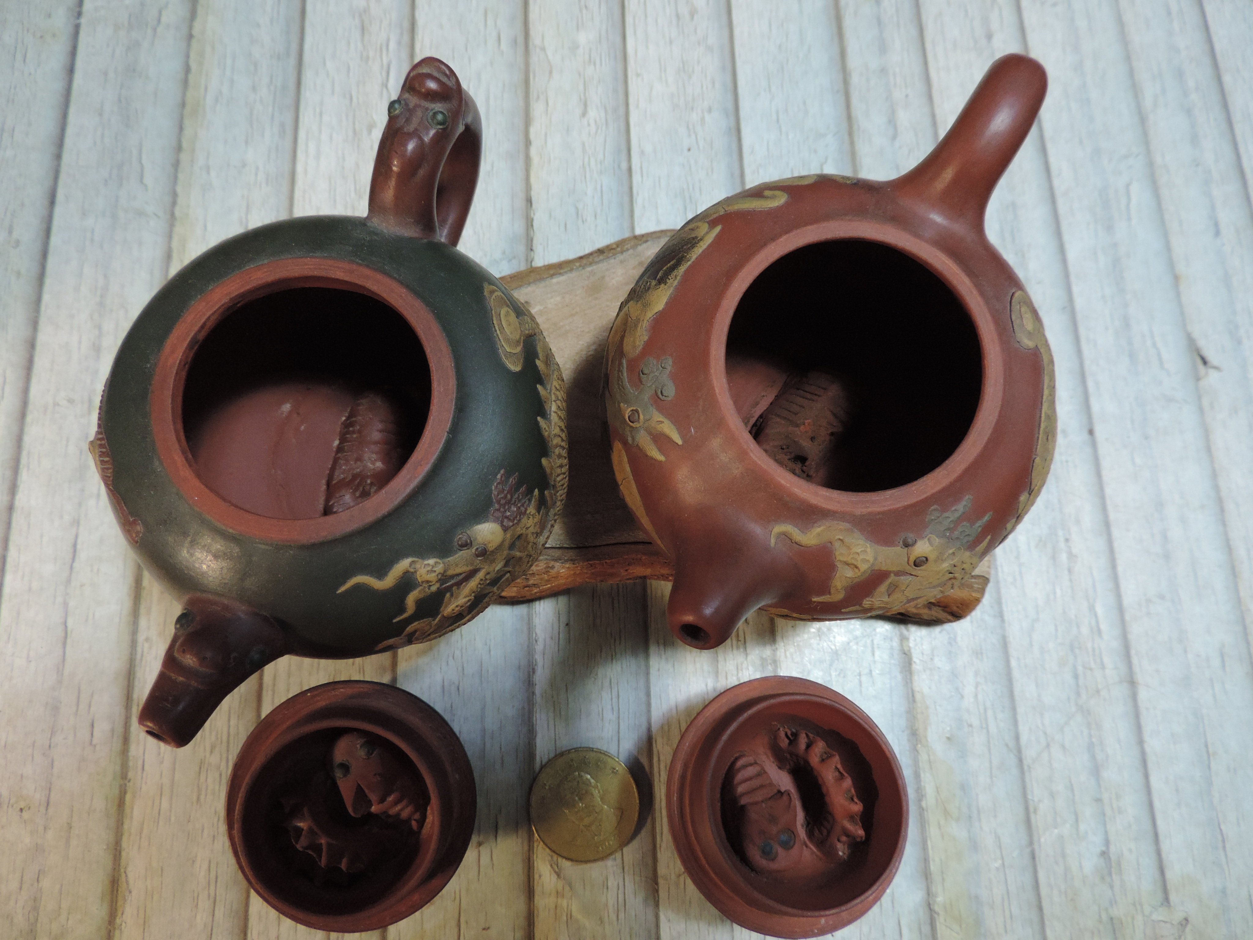 早期收藏~中國宜興綠泥+紫砂對壺臥虎藏龍龍鳳浮雕紫砂壺~ 一對~ 顧景舟