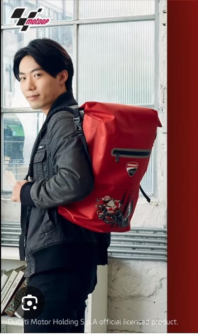 7-11聯名 杜卡迪（Ducati）Corse 系列的Andrea Dovizioso 聯名 防水後背包  防水的材料製成 （W30xH39xD14cm）