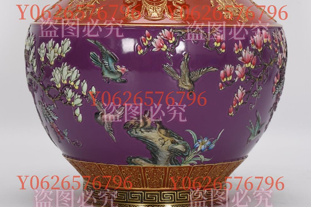 清乾隆，琺瑯彩胭脂紅雕刻花鳥花瓶，高29.7公分，口徑11.6公分，肚徑1