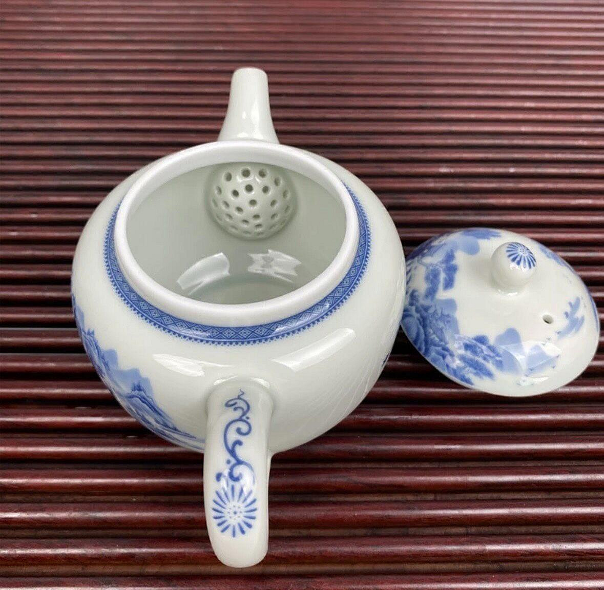 嚴選景德鎮釉下青花山水圖茶壺260cc 採細膩手工捏造茶具收藏推薦溪山靜