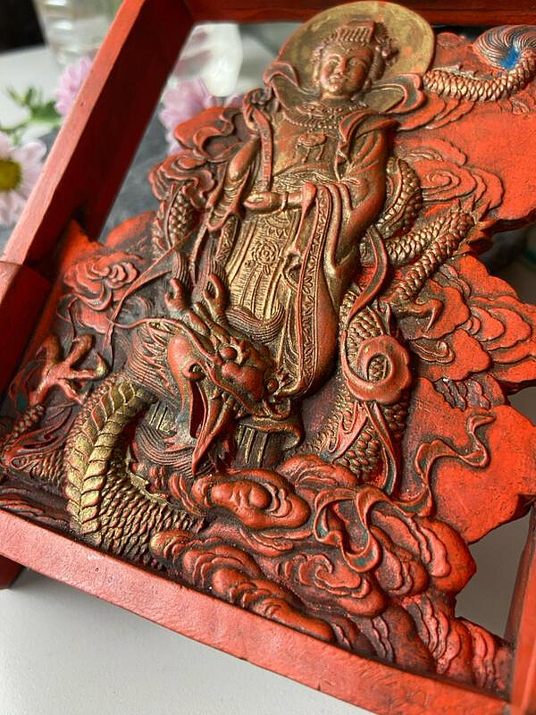 8海精品【純老硃砂墨灑鎏金雕媽祖立像圖小屏風擺件】~鎮宅.避邪.化煞