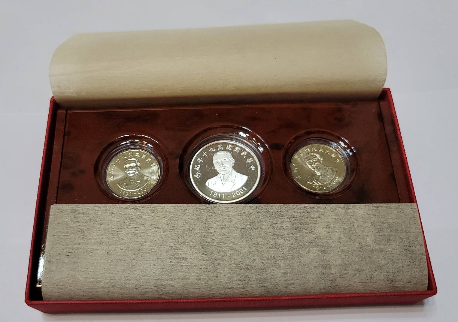 90年中華民國建國九十年紀念幣銀幣銀章(含盒證） | Yahoo拍賣