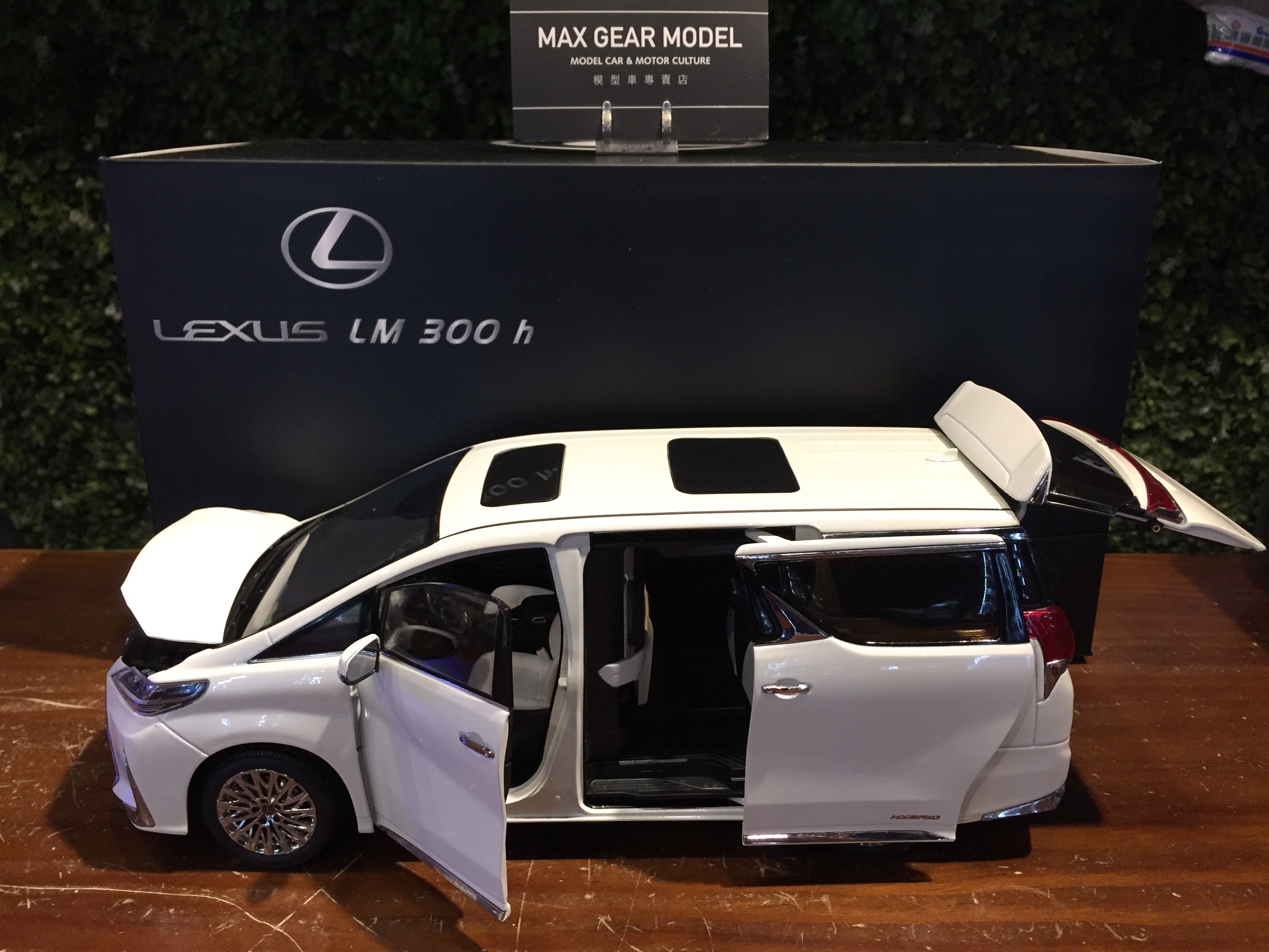 1/18 KengFai Lexus LM300h White KF0261【MGM】 | Yahoo拍賣