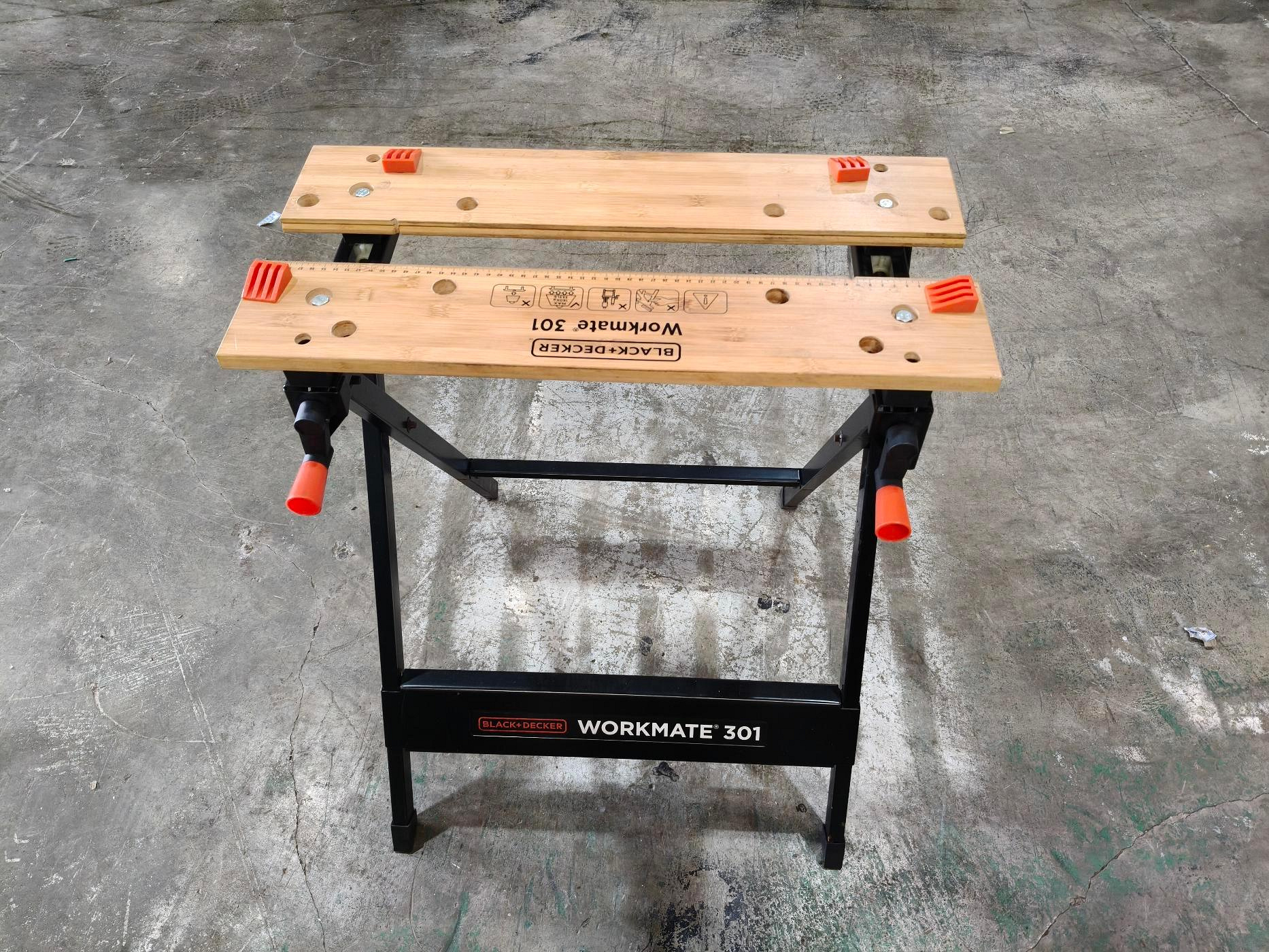 桃園國際二手貨中心----BLACK+DECKER Workmate 301 (WM301-XJ) 摺疊工作桌摺疊鋸台竹質檯面(木工桌 工作桌)