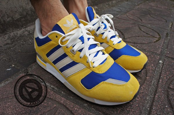 A-KAY0】ADIDAS ZX 700 M SUNSHINE BLISS 黃藍米白【Q23653