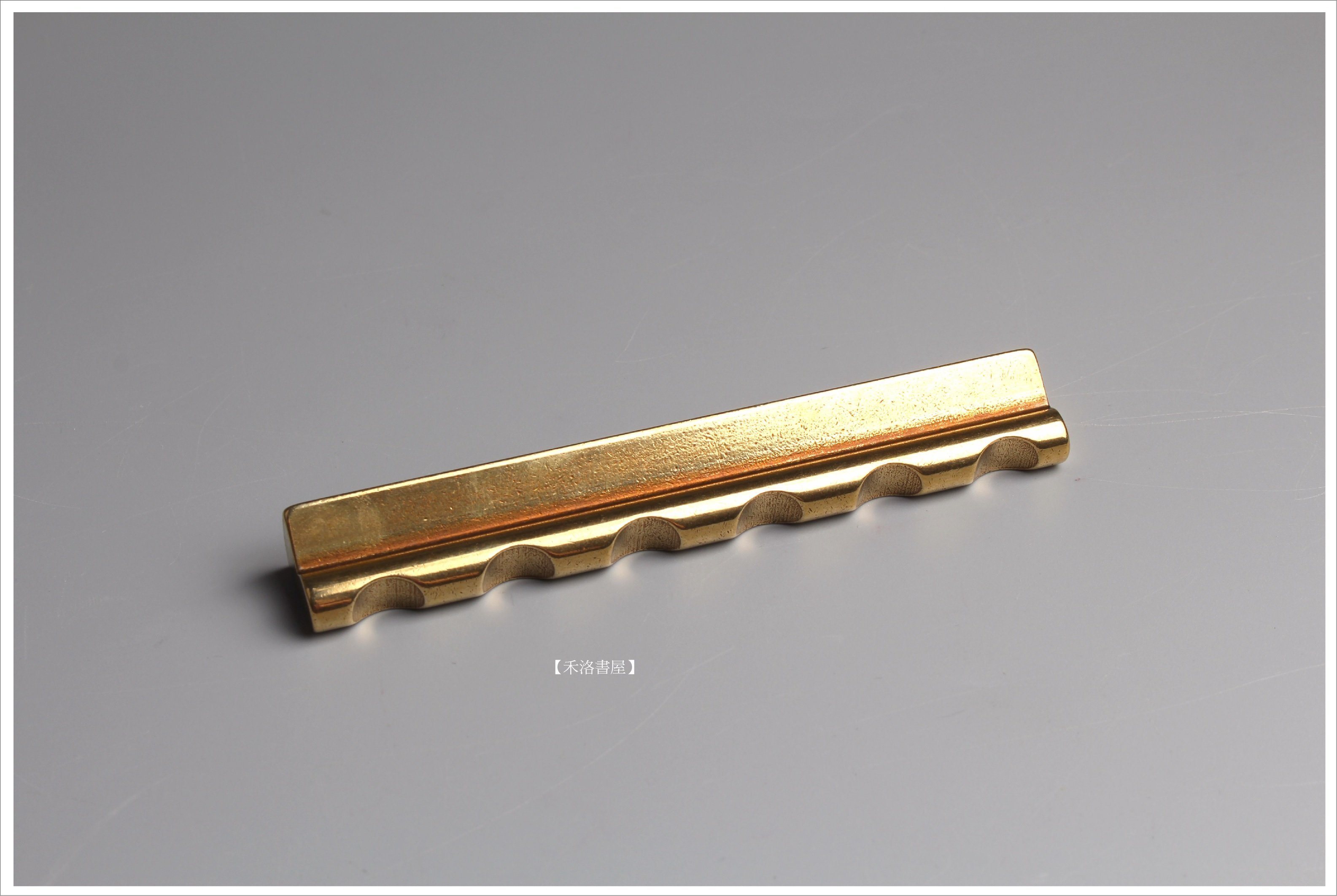 禾洛書屋】6孔銅文鎮/紙鎮/小筆山/筆擱/銅筆架(12cm/支)〈全黃銅製