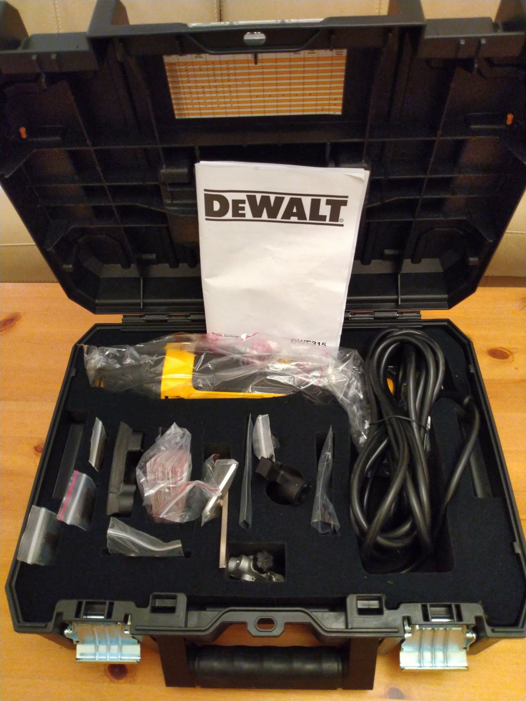 【均均小站】二手美國得偉DEWALT磨切機DWE315K（36件配件組及TSTAK CART收納箱）/合購STANLEY史丹利專利手電筒一組（合購價5500元）
