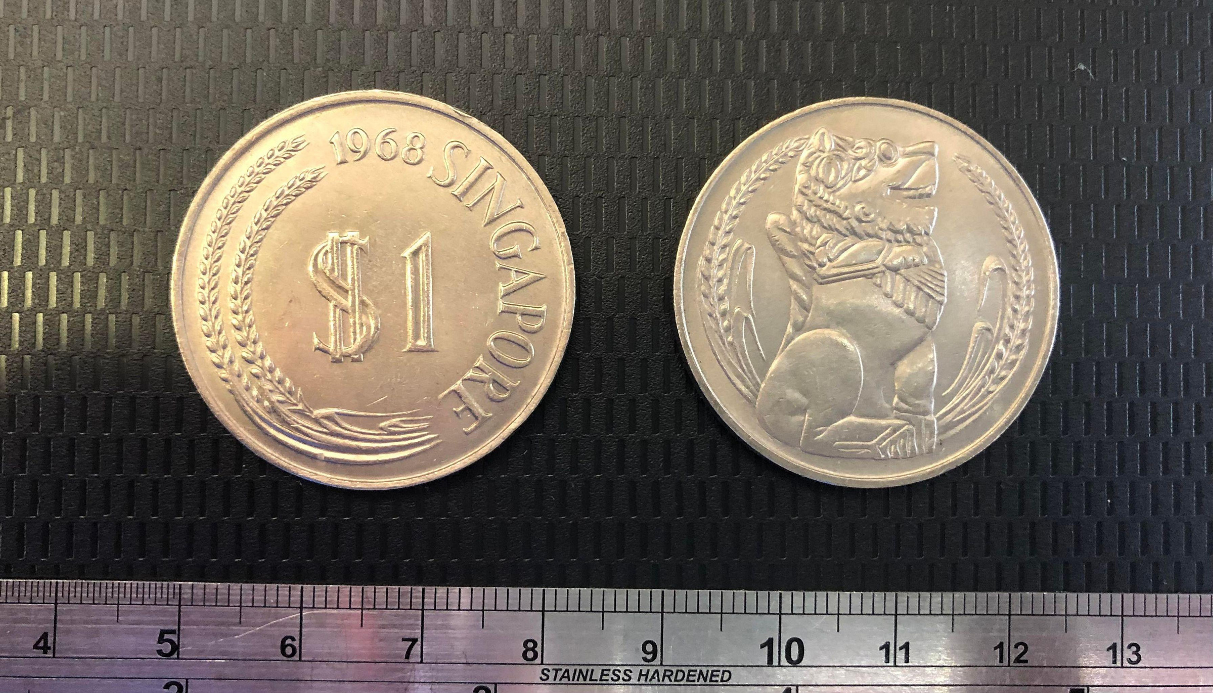 超值硬幣】新加坡1967-81年1Dollar 中大型錢幣一枚獅子圖案，絕版少見~95-98新| Yahoo拍賣