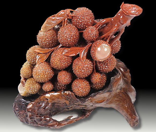 金王記拍寶網】B002 壽山石名家謝亨旺荔枝蟬精雕作品色澤溫潤精雕擺件