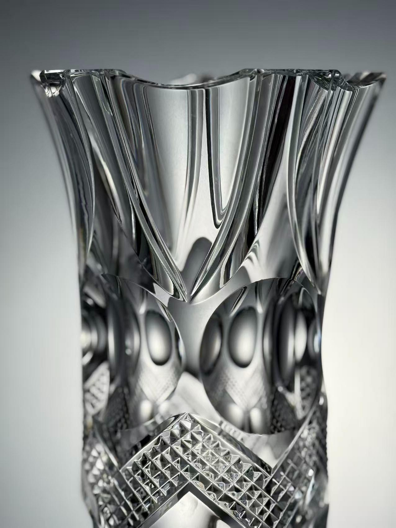 嚴選Hoya豪雅MUSEUM CRYSTAL高端水晶花瓶，稀有大切面切割，尺寸高25cm
