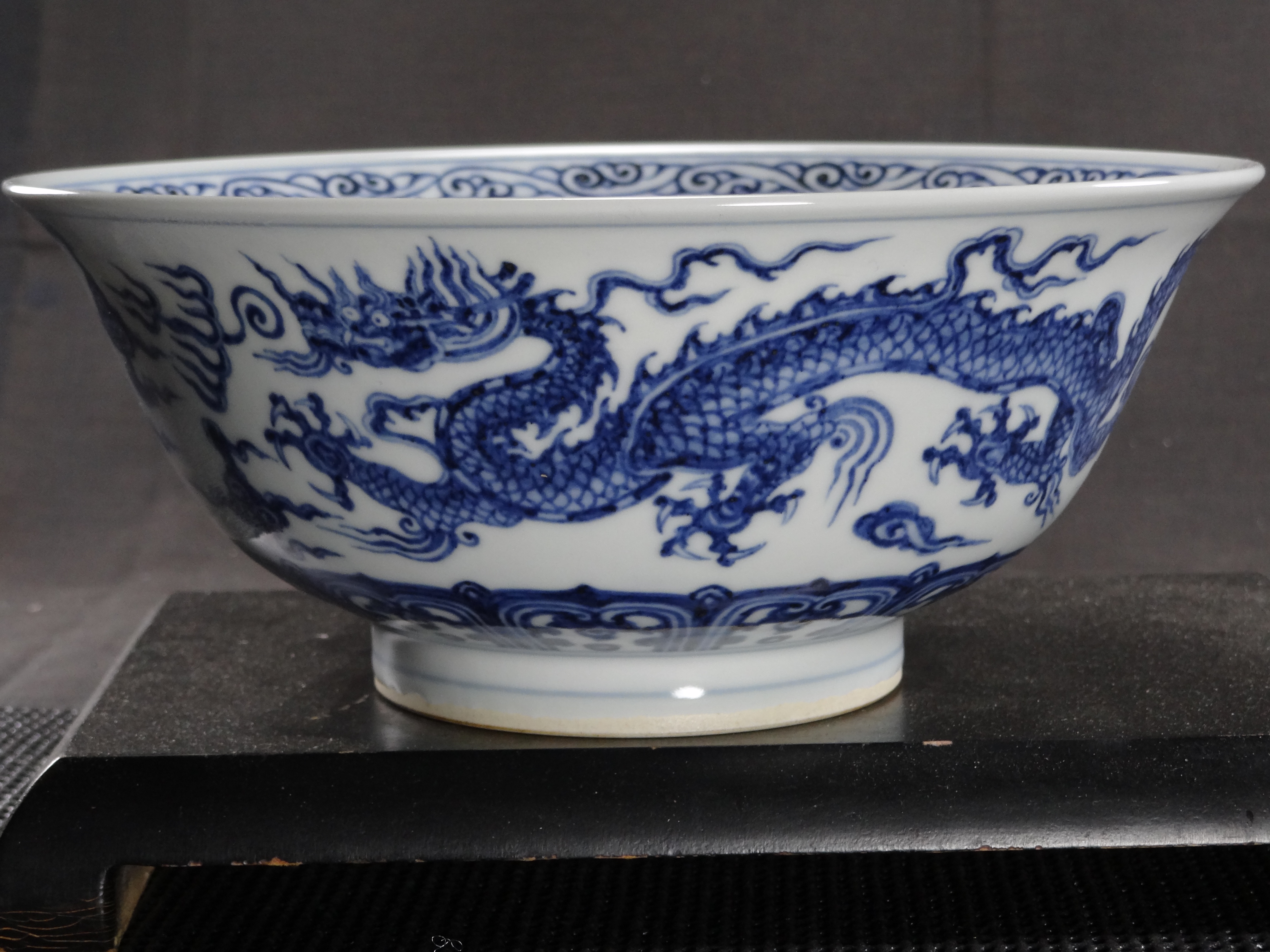 中国　染付　宣徳年製　龍紋大瓶　台付　送料込み250602 永し明時代 大明宣德年製 青花龍紋壓手杯 一対 古