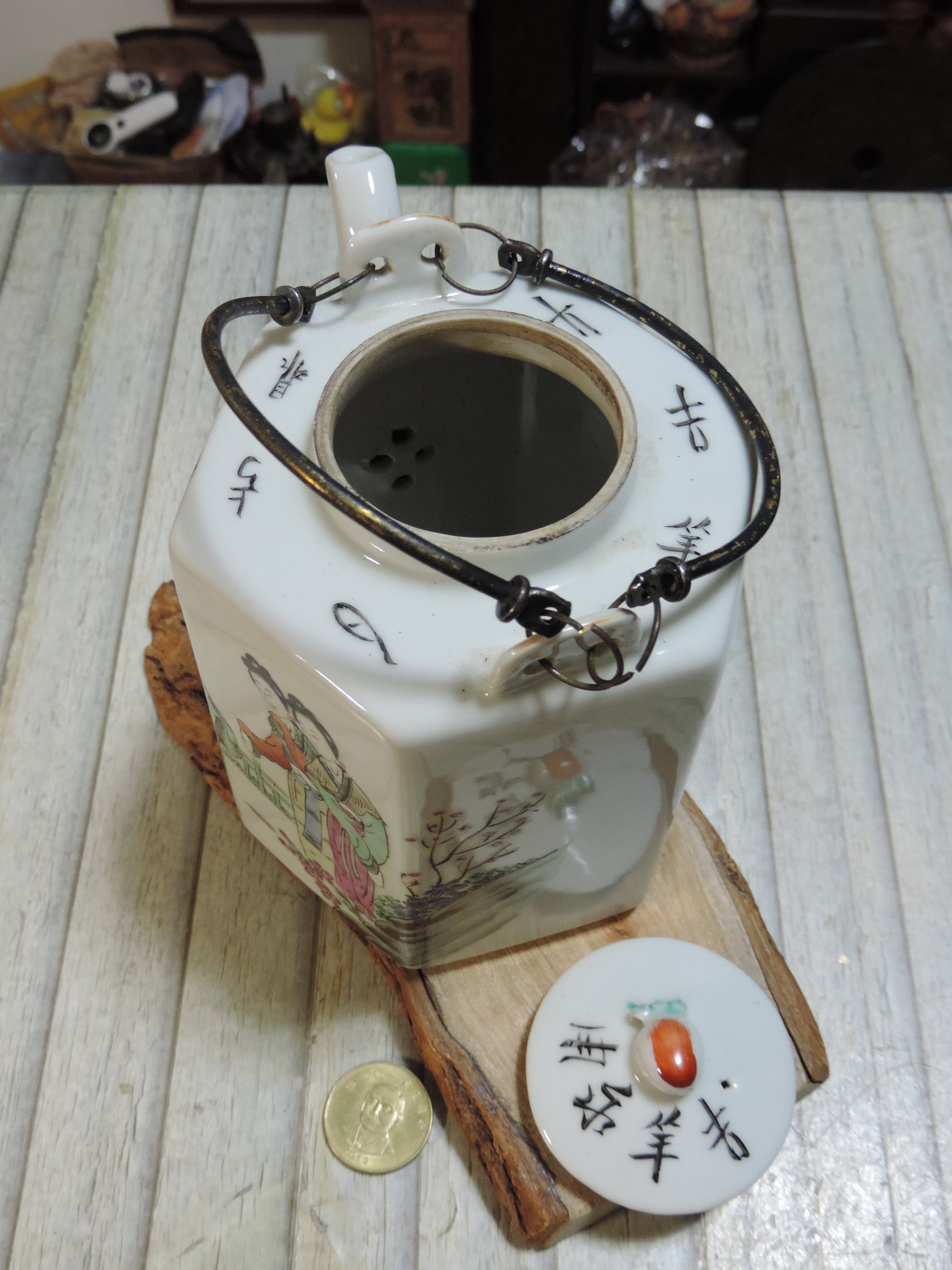 同治粉彩人物故事図十二金釵提梁壺  飲茶器 中国茶器現 代工芸品美術品 装飾品 同治粉彩人物故事図十二金釵提梁壺 飲茶器 中国茶器現 代工芸品