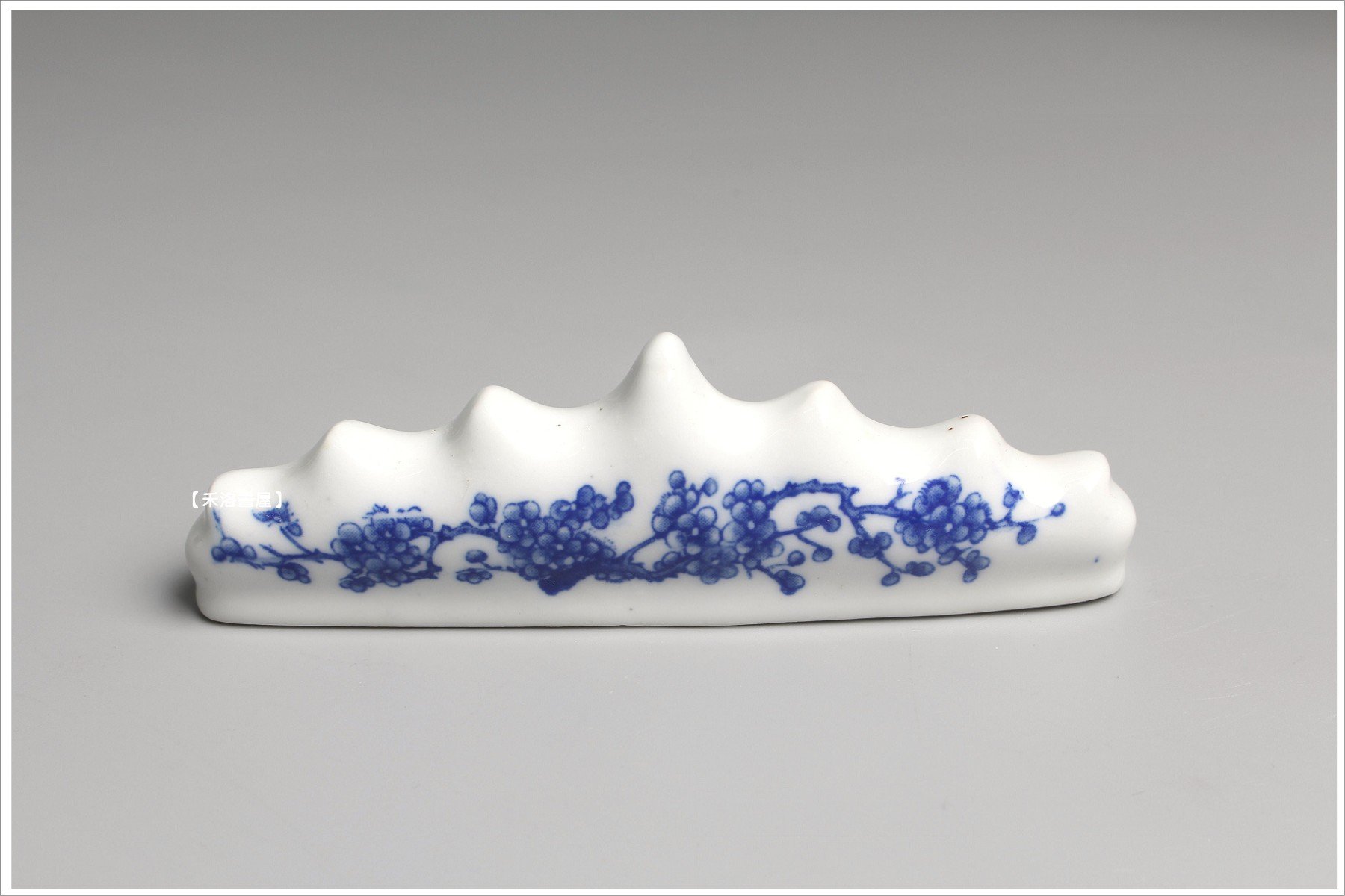 禾洛書屋】景德鎮青花瓷筆山(15cm)筆擱/紙鎮《纏枝圖騰》特價中| Yahoo拍賣