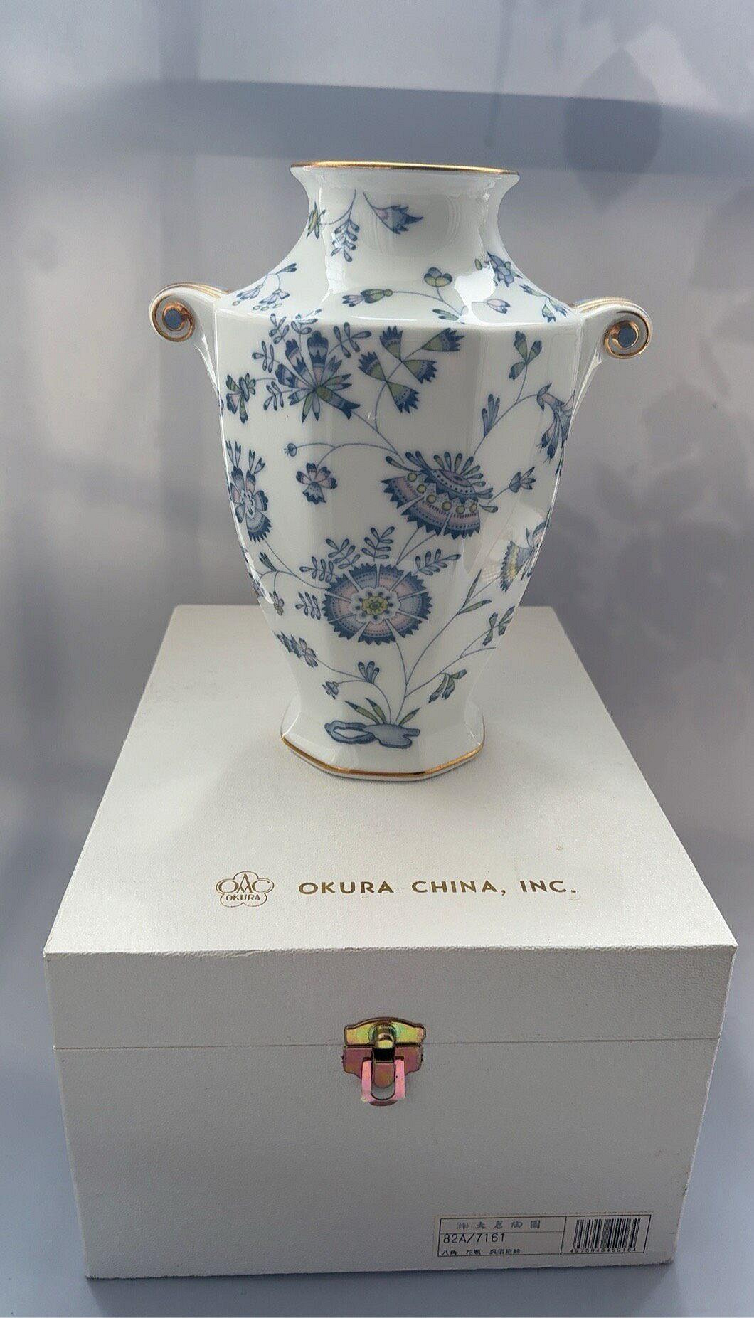 嚴選全新日本大倉陶園限量雙耳花瓶，實拍展示精美青花圖紋，龍形耳朵