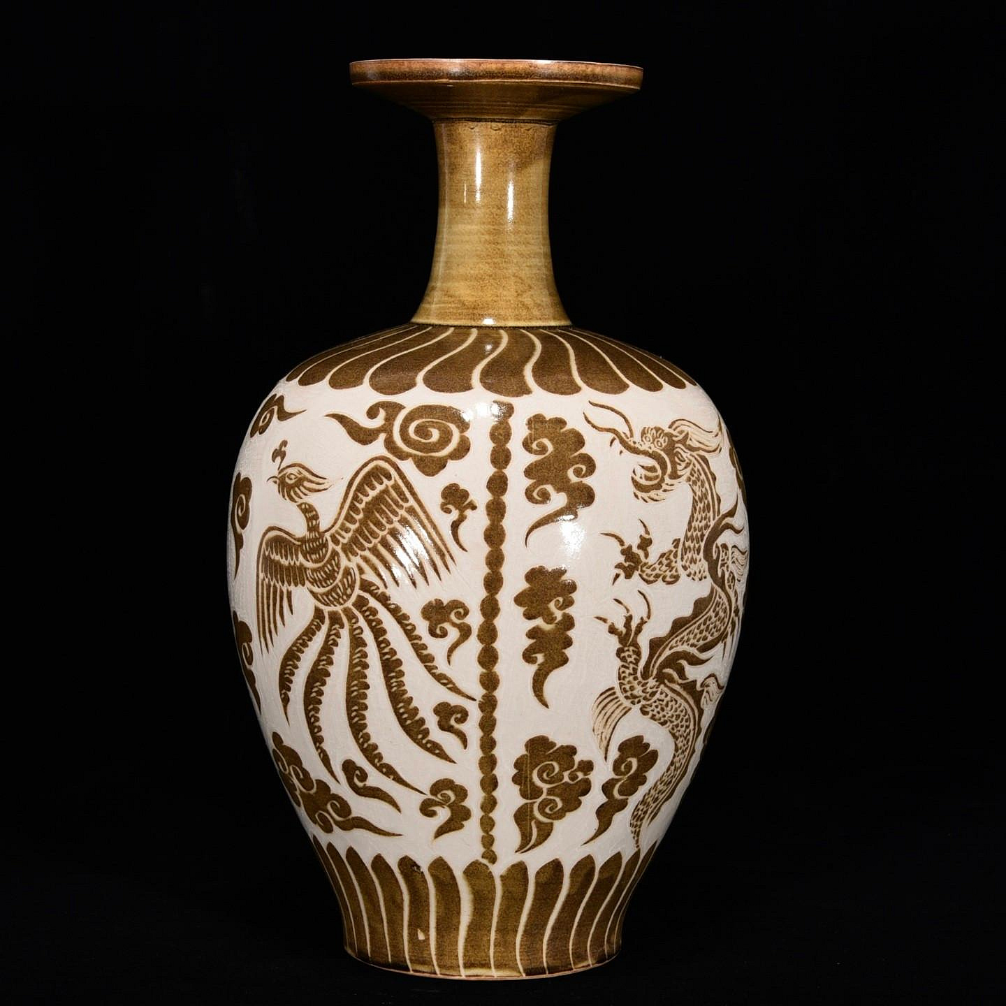 宋定窯刻龍鳳紋盤口瓶，高6釐米，直徑22釐米舊藏古玩【清韻古捨】-3835