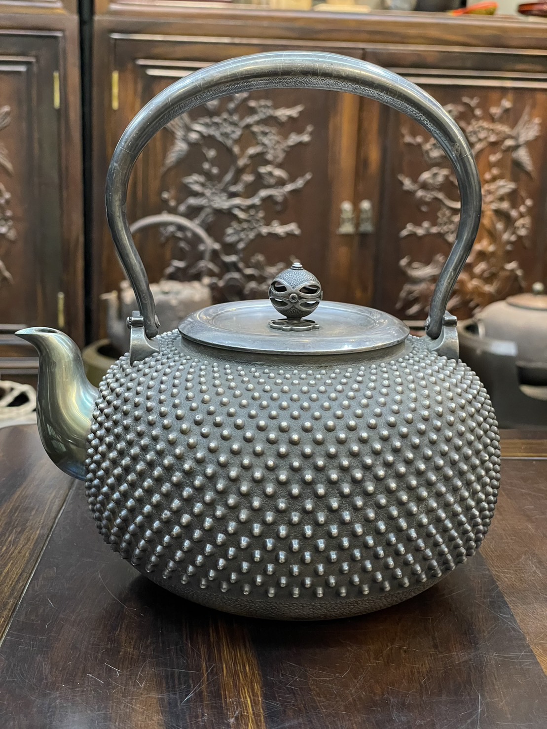 金工師平田重光作霰打紋純銀湯沸| Yahoo拍賣