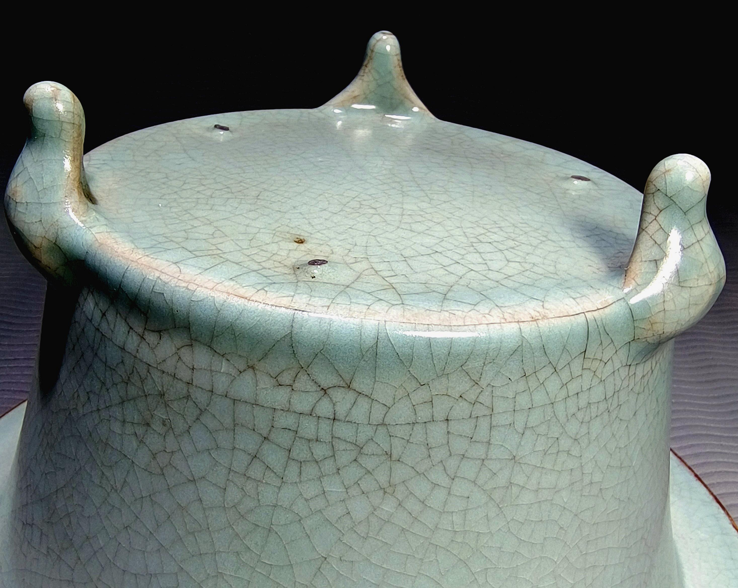 清代汝窯天青釉鑲邊三足爐約19.6×10.7cm 附專用木盒／完整【楓