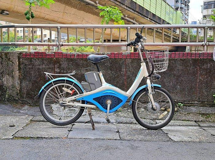 二手~GIANT捷安特(EA-202)電動腳踏車 電動輔助自行車 高效能鋰電池買菜車 (有附充電器)~功能正常