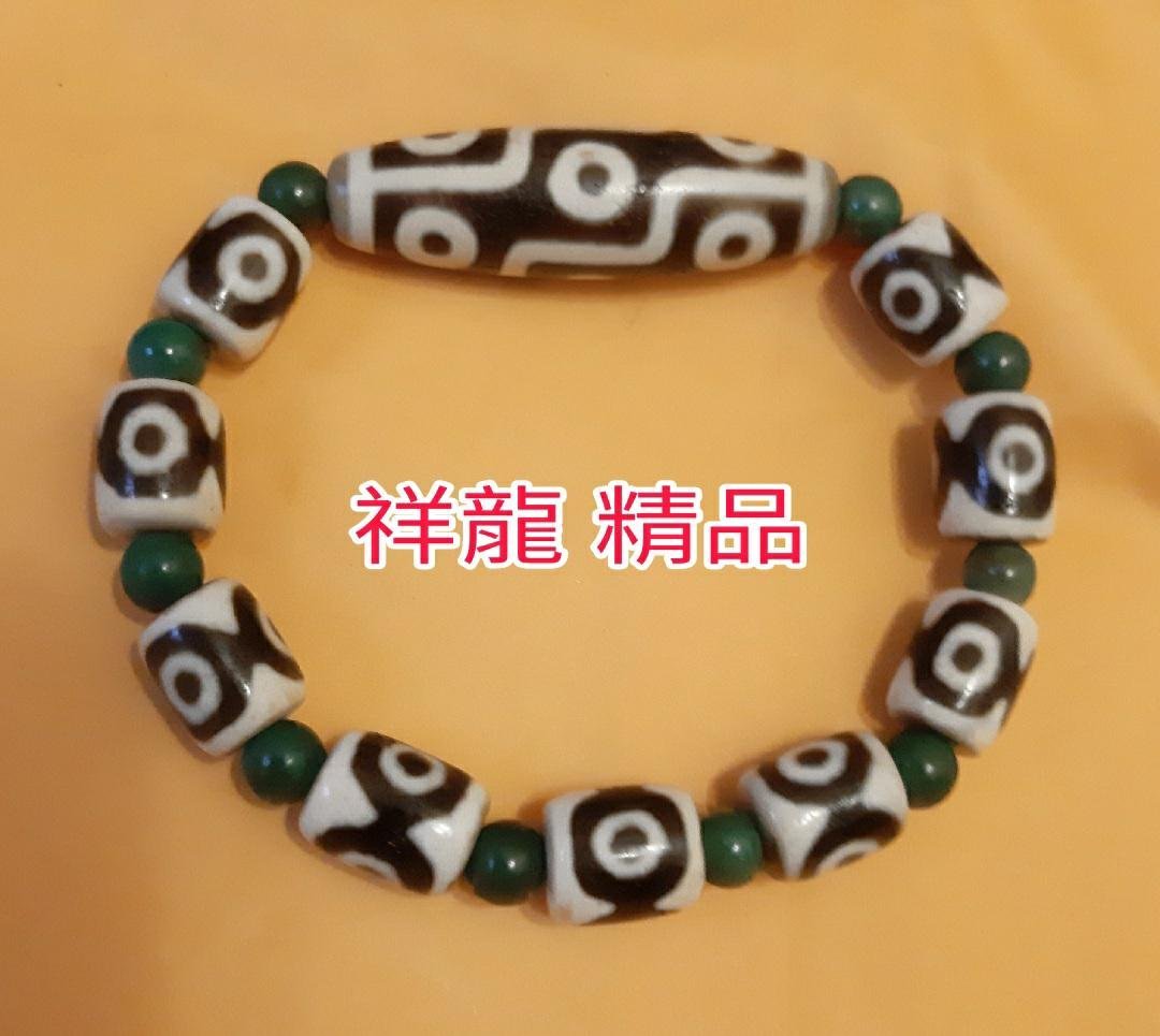 九眼天珠搭配9顆早期虎牙三眼天珠，老礦早期作工早期收藏品釋出僅此一