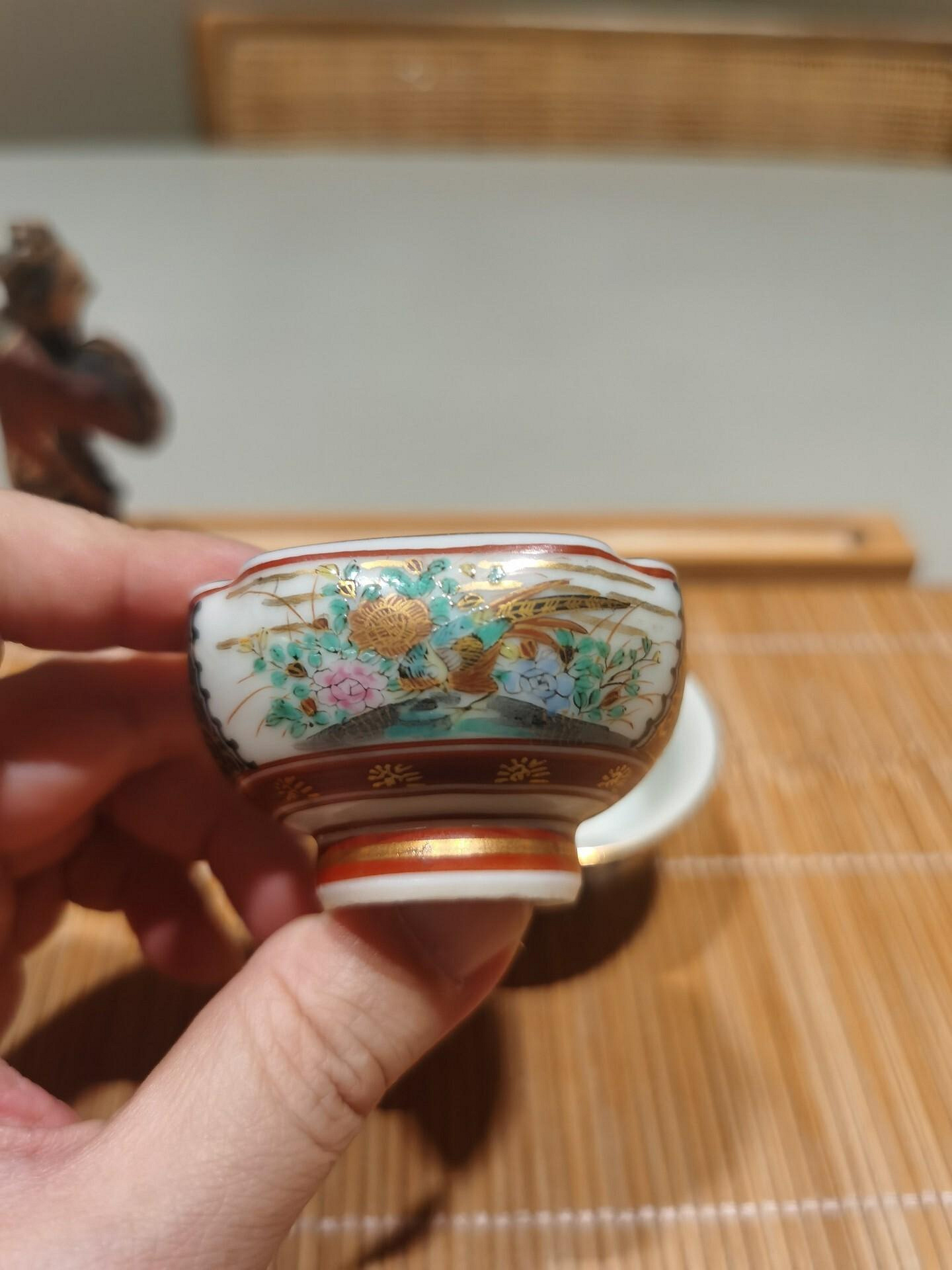 送料無料 明治～大正九谷焼　手描き松鶴紋杯台/盃台5客　完品無傷 嚴選日本回流明治大正時期九谷燒茶杯，雙面開窗手繪珍藏限量僅2個九谷