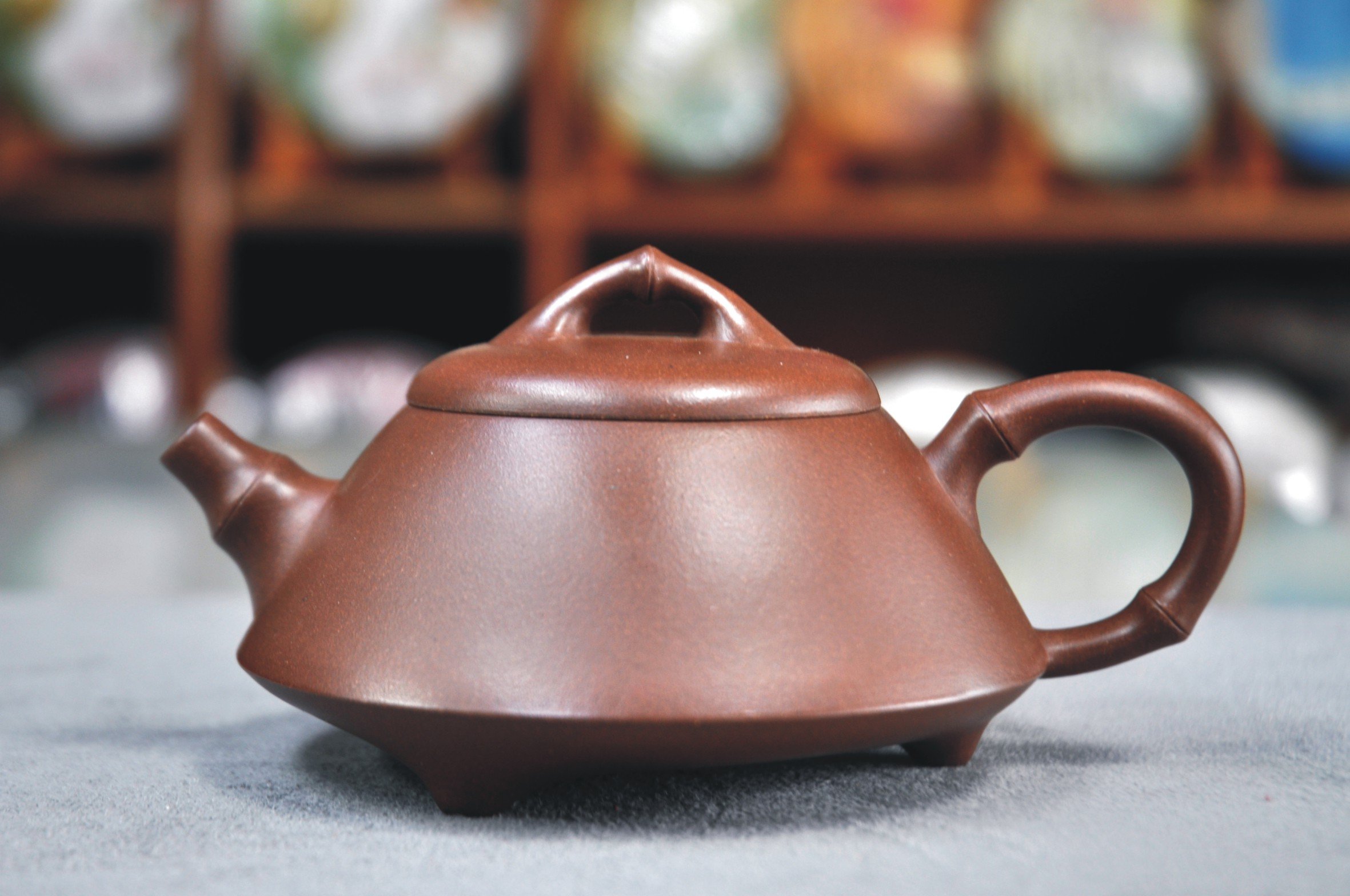 宜興茶壺 宜興紫砂壺原礦段泥鳳鳴三足鼎壺(300ml) - 南山居