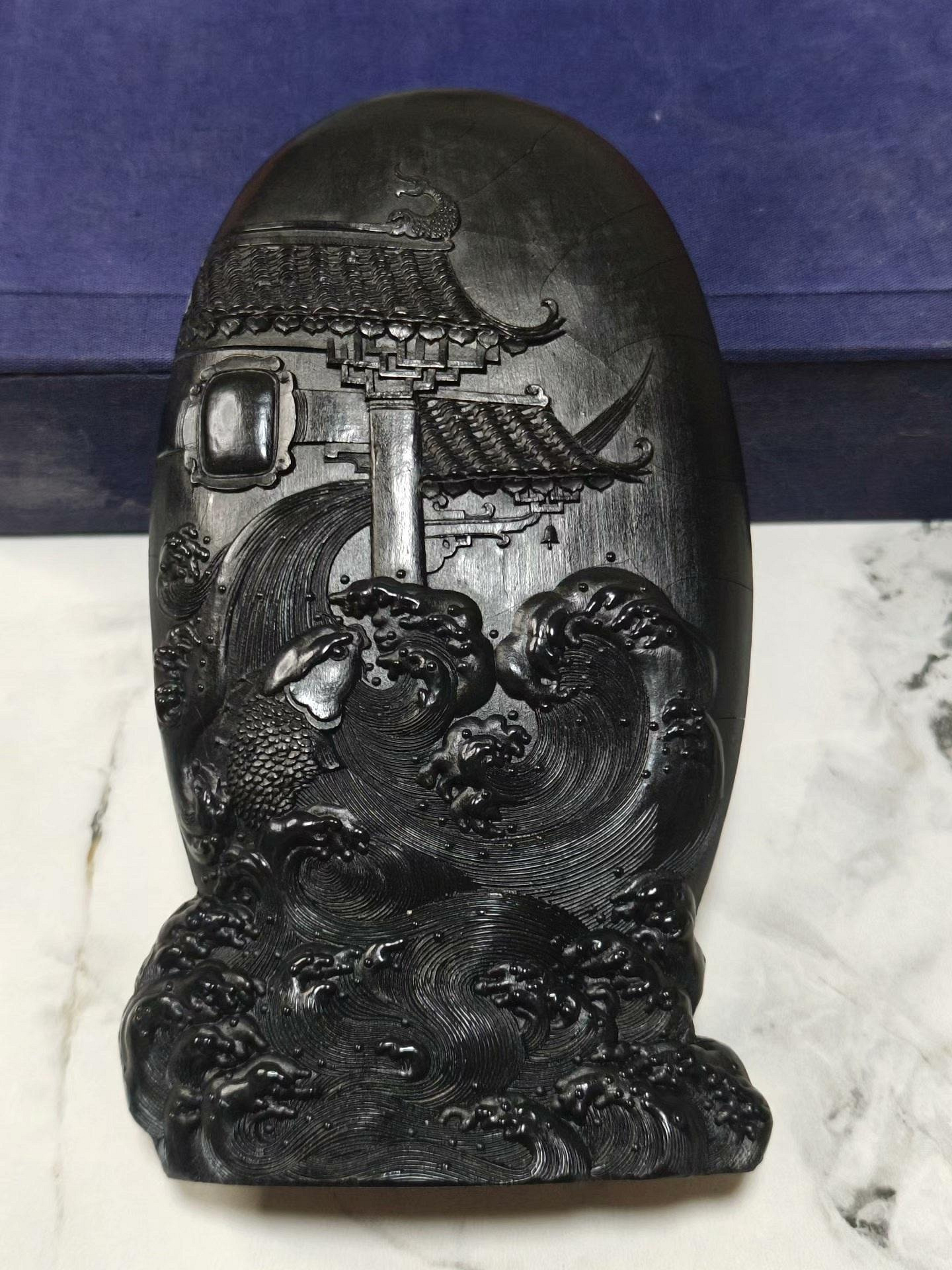 程君房聚墨堂90年代古法墨魚躍龍門造型特大墨，重量420.5克，推薦收藏