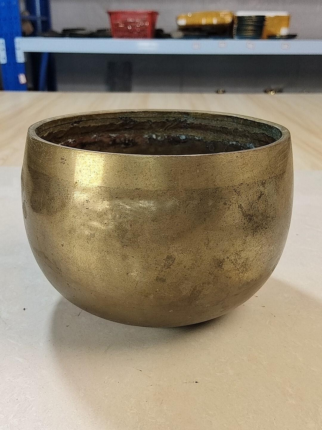 古風日本老銅磬，響銅製音色清亮，獨特雕花設計添雅致，年代痕跡更顯